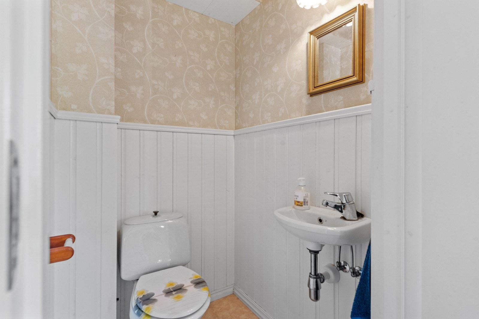 Toalettrom tilknyttet inngangspartiet. Galleribilde