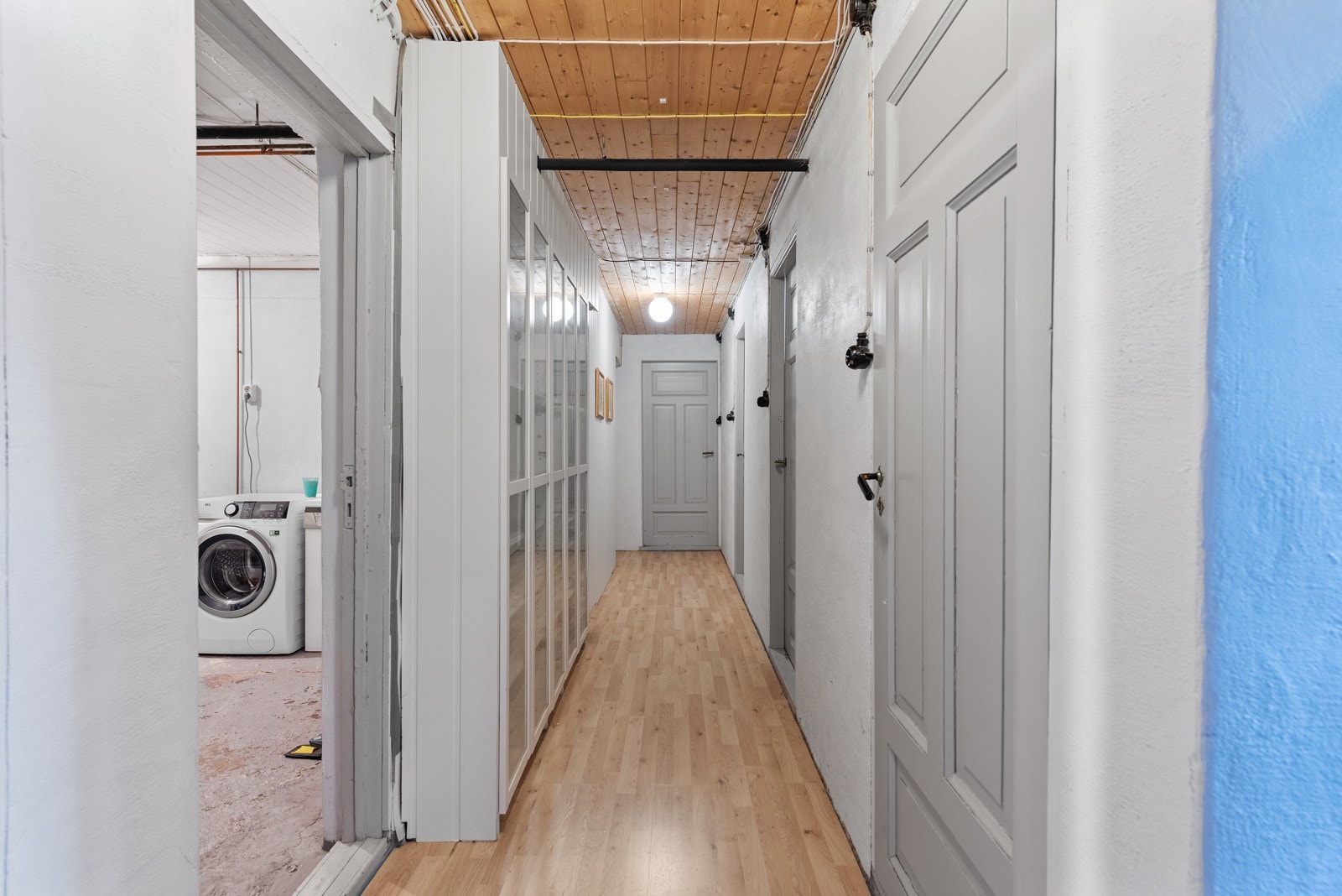 Boligen byr på en innholdsrik kjeller med rikelig oppbevaringsplass. Galleribilde