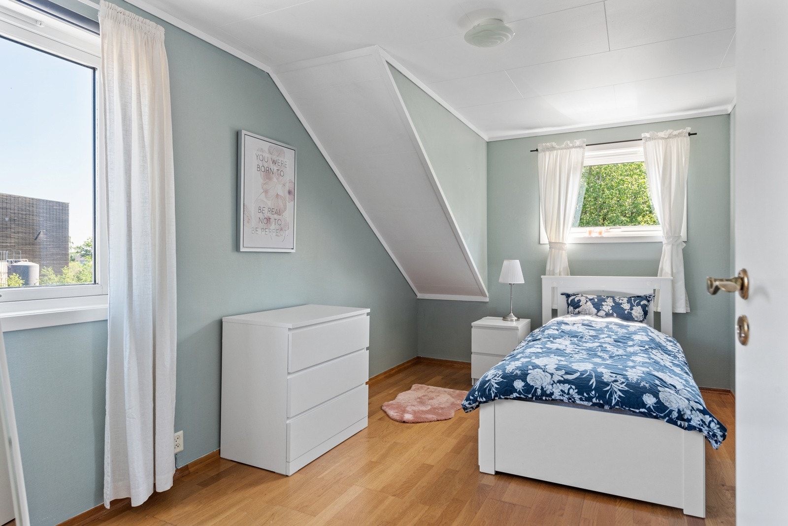 Flott soverom i 2.etasje. Galleribilde