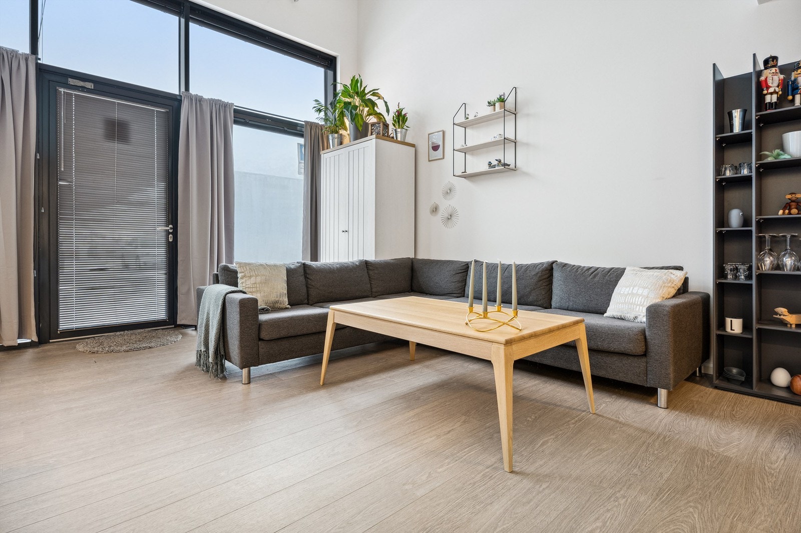 Stue med utgang Galleribilde