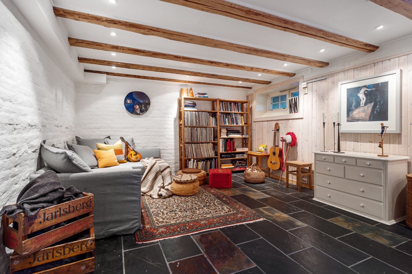 Underetasjen er et fint sted å trekke seg tilbake. TV-stue, musikkrom, ungdomsbule, kontorplass? Galleribilde