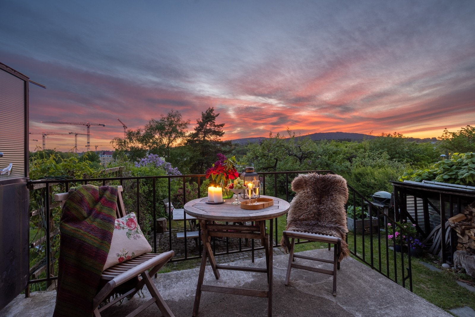 Kveldsstemning. Utsikt over Gaustadjordene mot Holmenkollen. Galleribilde