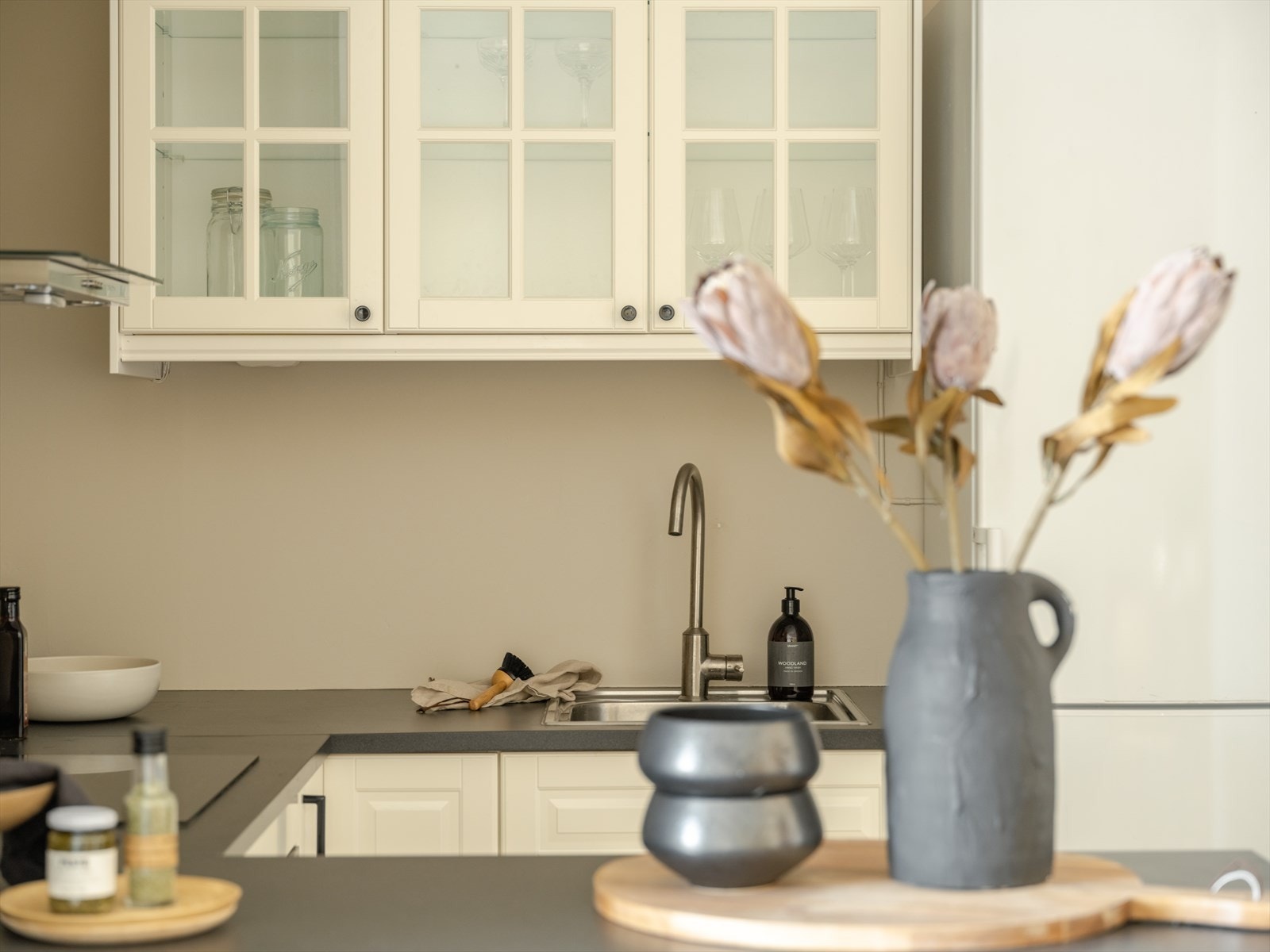 For å virkelig få deg til å by høyt drar vi på med tørkede blomster utenfor fokus. Galleribilde