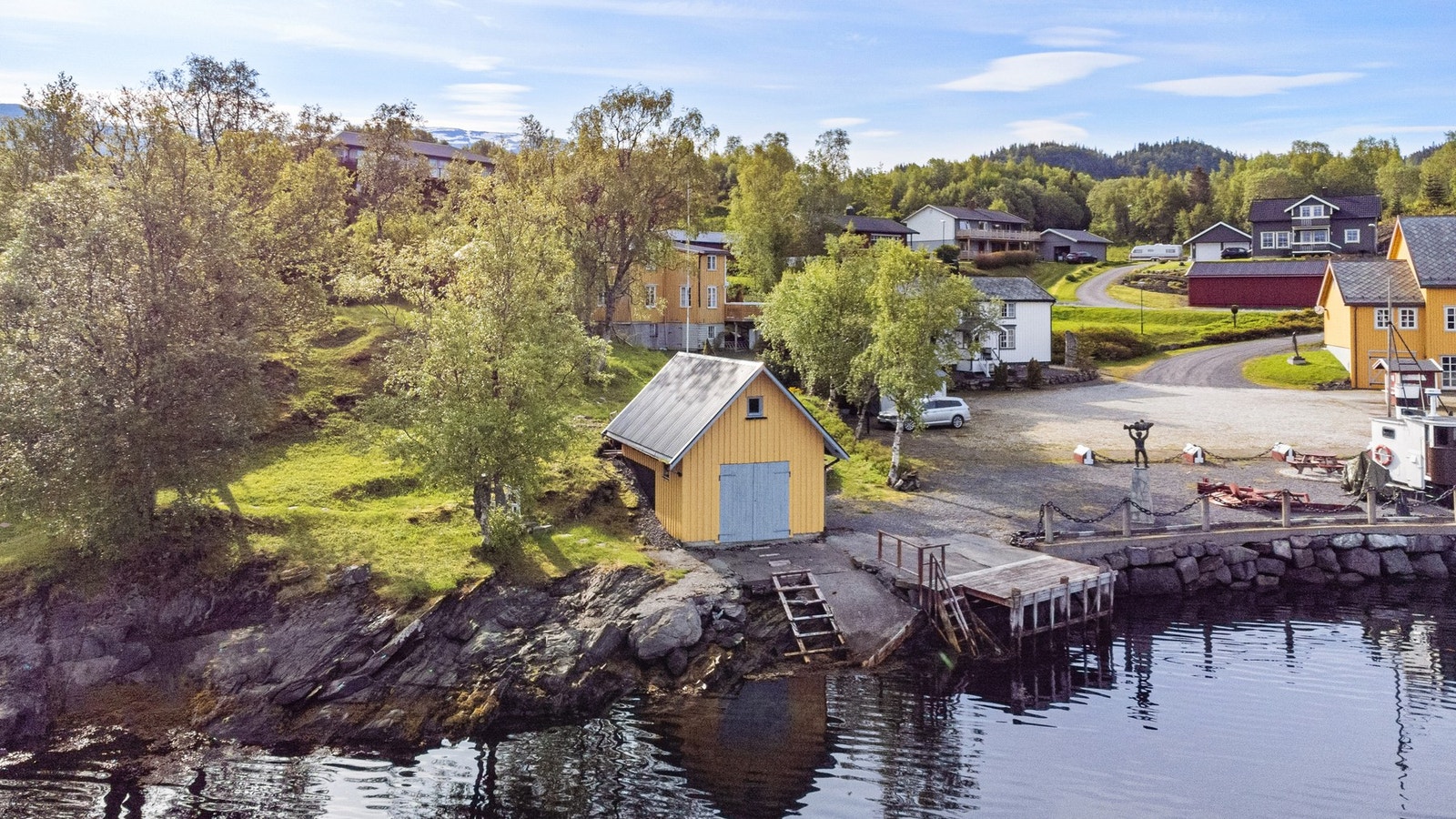 Eiendommen består av to bruksnummer som til sammen utgjør ca. 1 mål Galleribilde