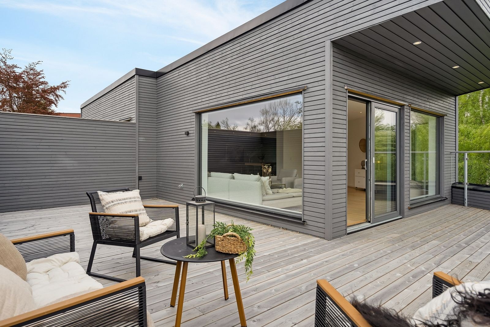 Det er gode møbleringsmuligheter på takterrassen. Galleribilde