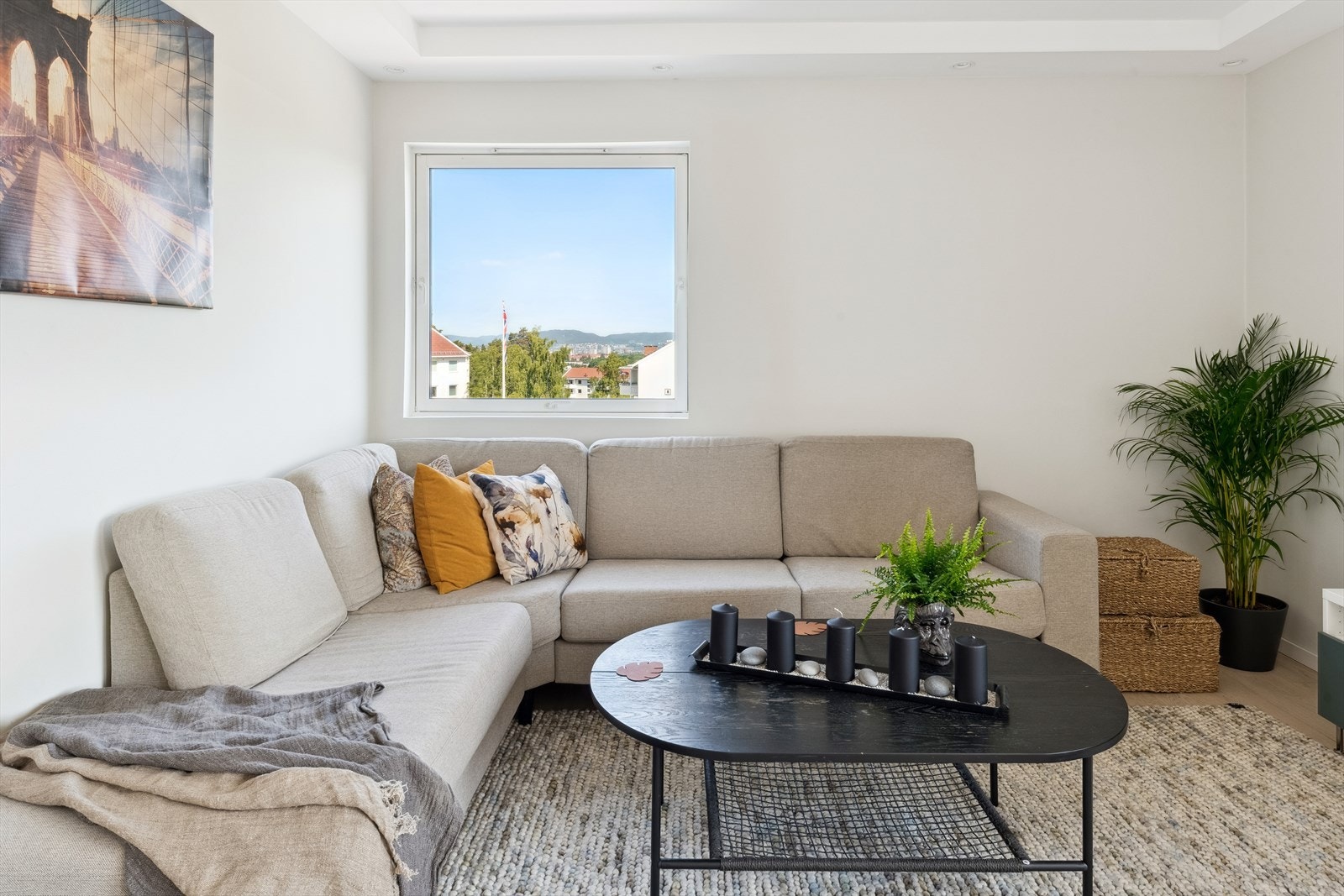 De gode vindusflatene slipper inn rikelig med naturlig lys. Galleribilde