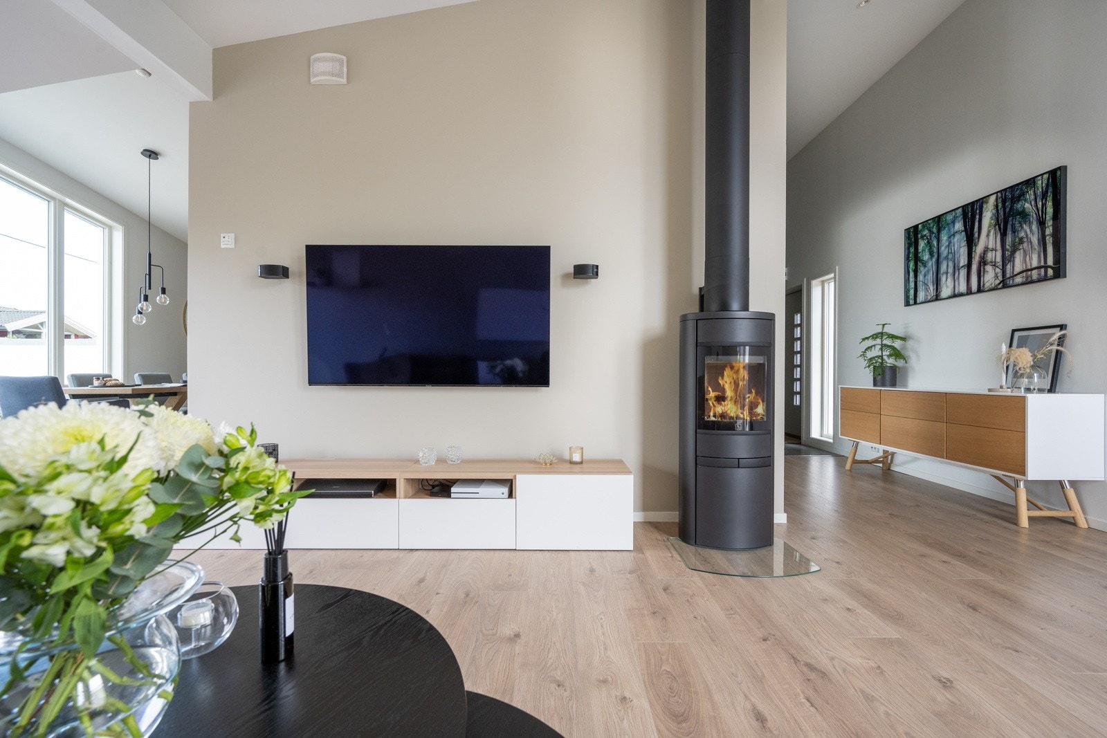 Det er varmekabler i alle gulv og installert Flexit ventilasjon med varmegjenvinning. Galleribilde