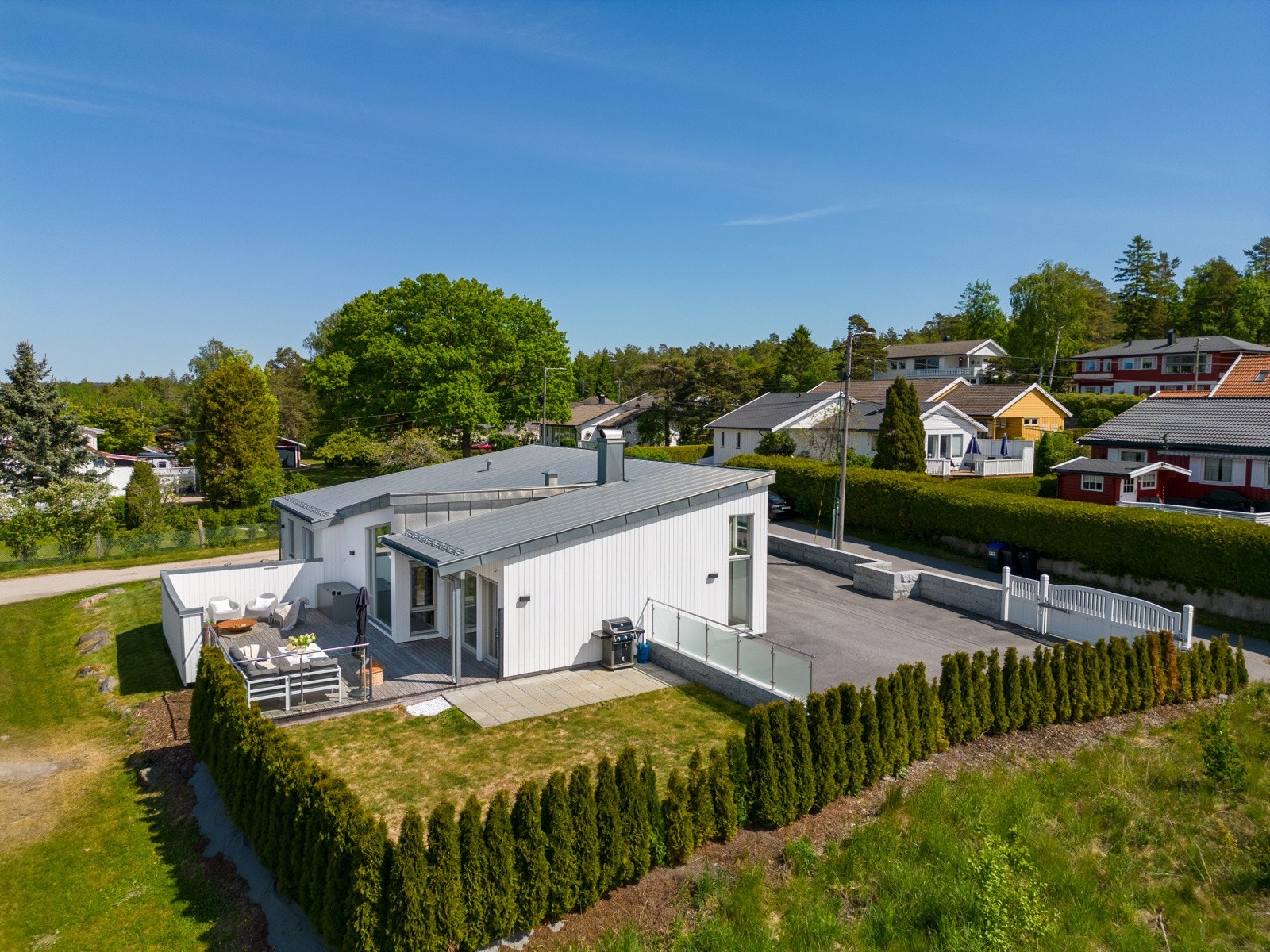 Lyarkollveien 17 er en velholdt enebolig med alt på ett plan som fremstår i svært god standard - velkommen. Galleribilde