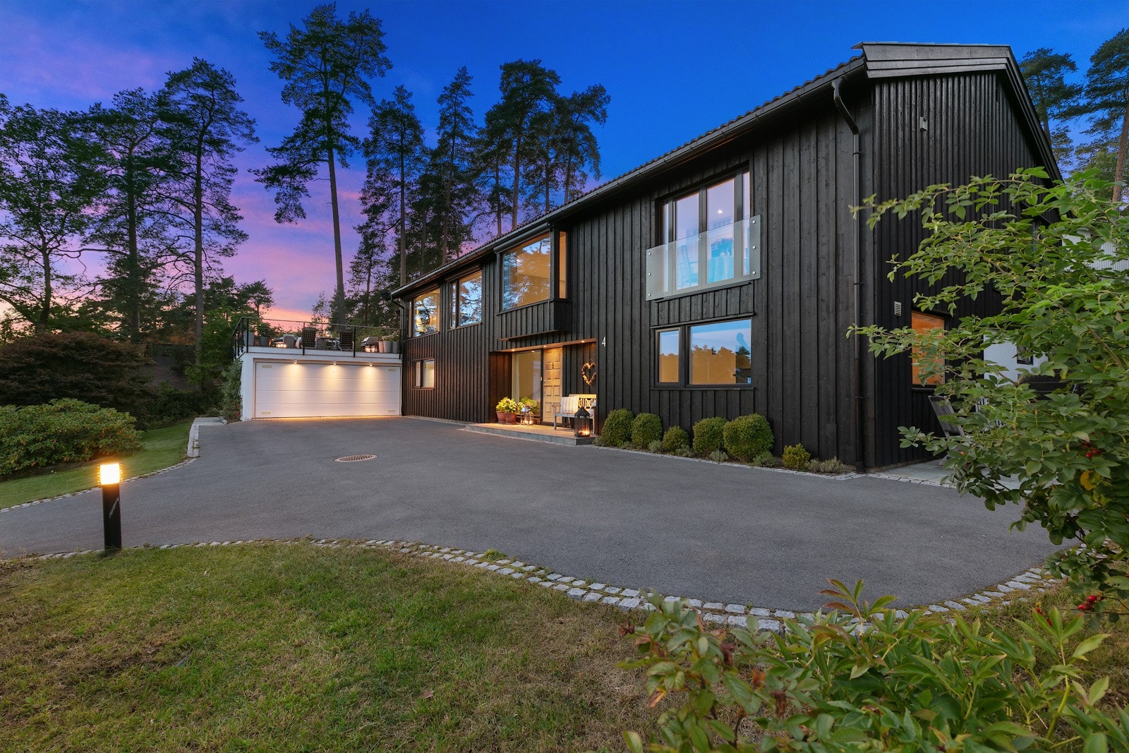 Boligen fremstår som meget velholdt med god standard etter betydelige påkostninger i senere år, hovedsakelig fra 2013. Galleribilde