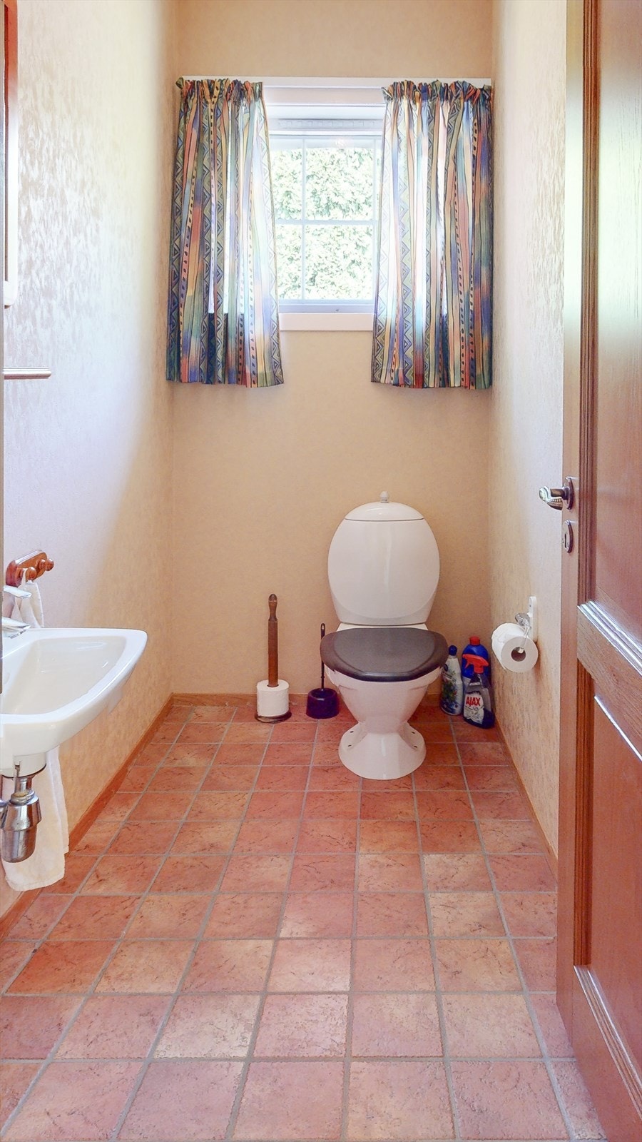 gjestetoalett / Guest toilet Galleribilde