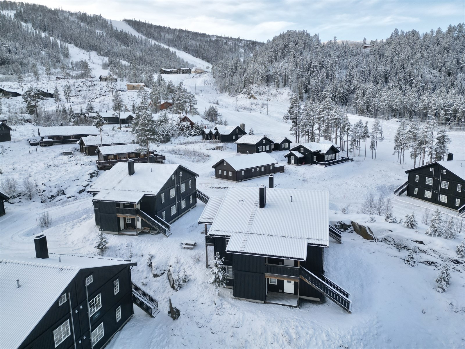 Skibakken ligger rett ved - Lett adkomst både til og fra alpinbakken. Galleribilde