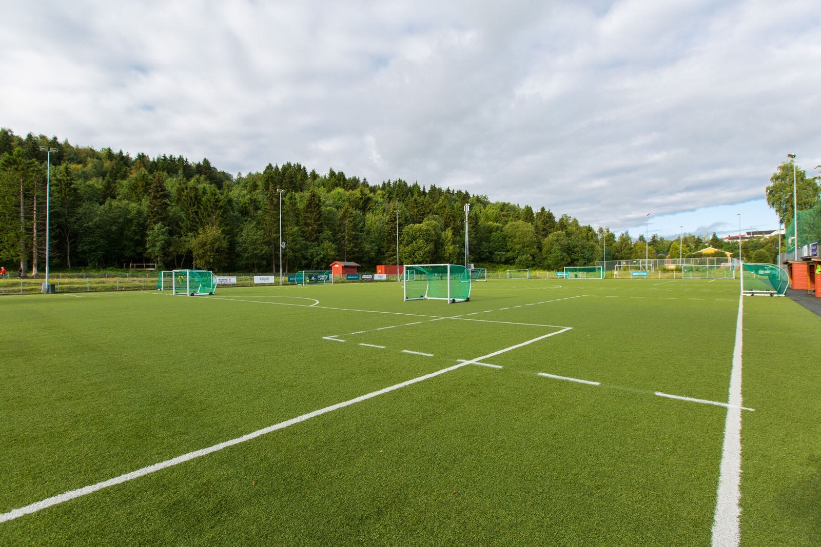 Sjetne Kunstgress ligger kun en halv kilometers gange fra leiligheten. Galleribilde