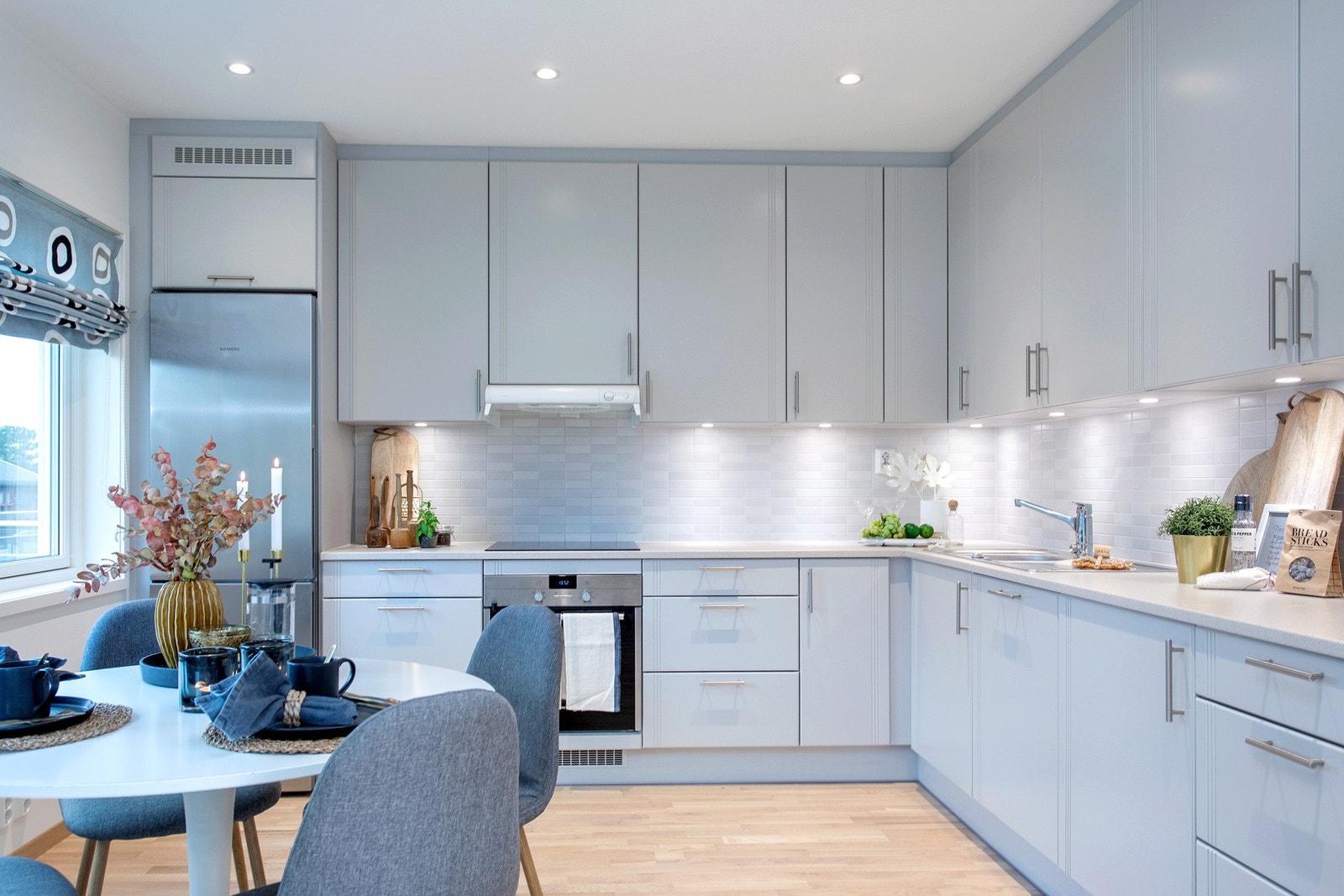 Integrerte hvitevarer består av kjøleskap, stekeovn og oppvaskmaskin. Galleribilde