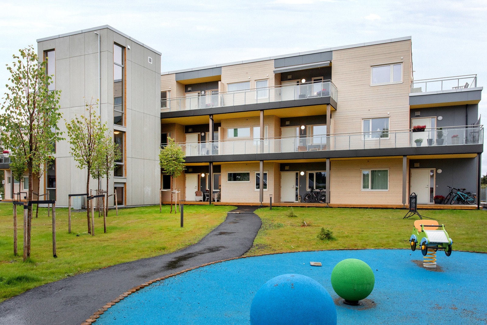 Leiligheten ligger på Sjetnetoppen - et nytt sameie bygd i 2018, med sentral beliggenhet og kort vei til City Syd, dagligvare, kollektivtransport mm. Galleribilde