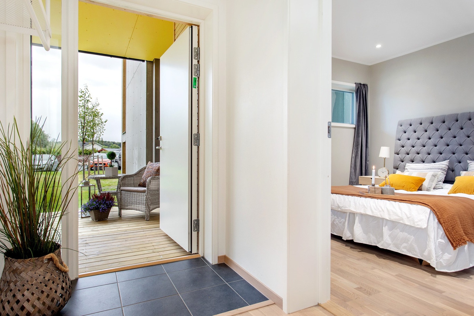 Flislagt entré med varme i gulvet. Galleribilde