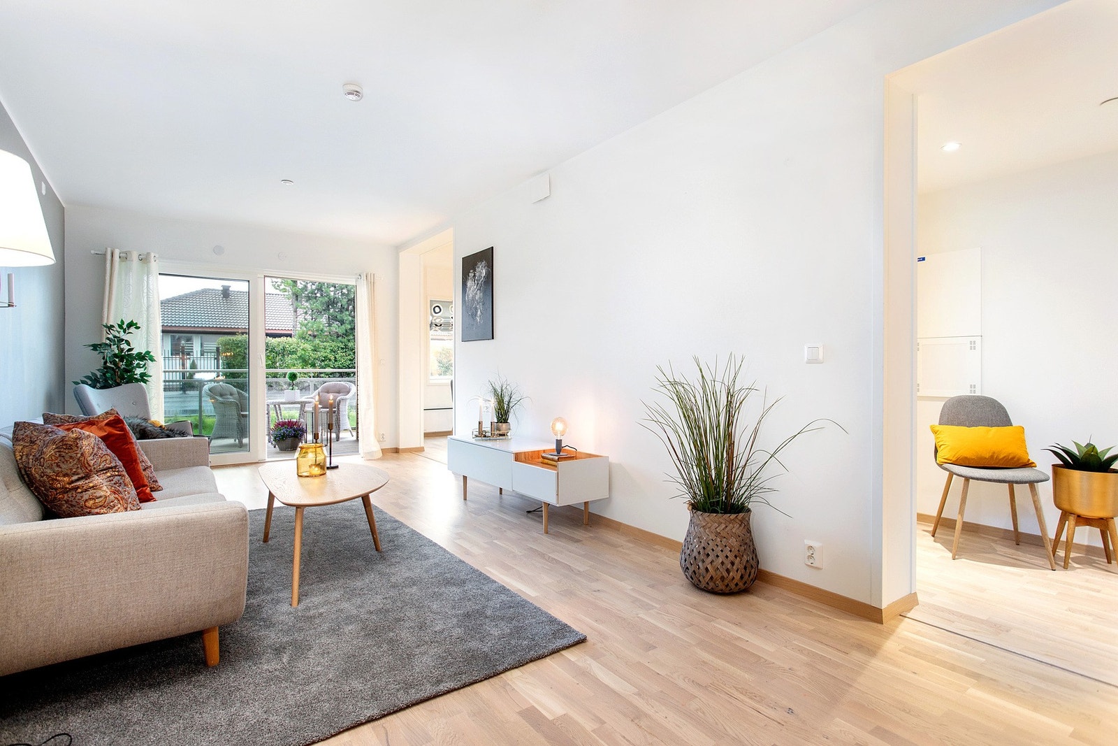 EiendomsMegler 1 ved Magnus Rostad har gleden av å presentere en flott 3-roms selveierleilighet med gjennomgående høy standard. Galleribilde