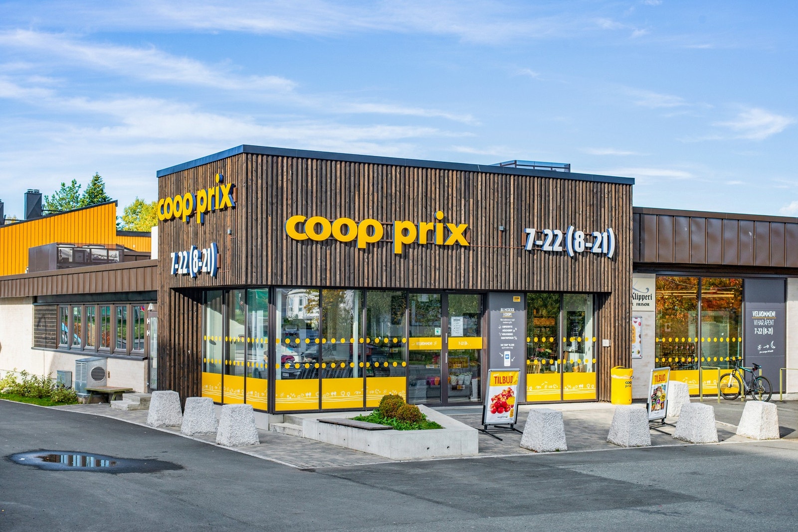 Dagligvarebutikk ligger i underkant av en kilometer gange fra leiligheten. Galleribilde