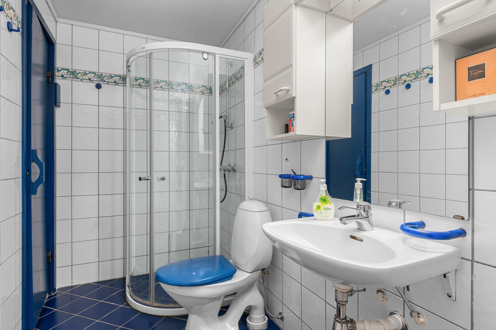 Badet i underetasjen er på 4m2, og har badstue i tilknytning Galleribilde