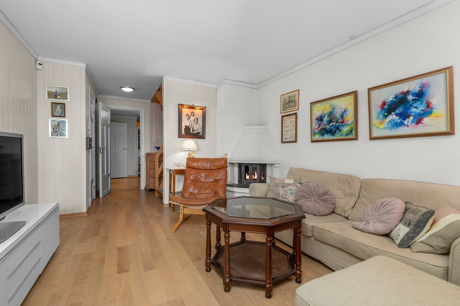 Kjellerstue/hall på ca 19m2. Galleribilde