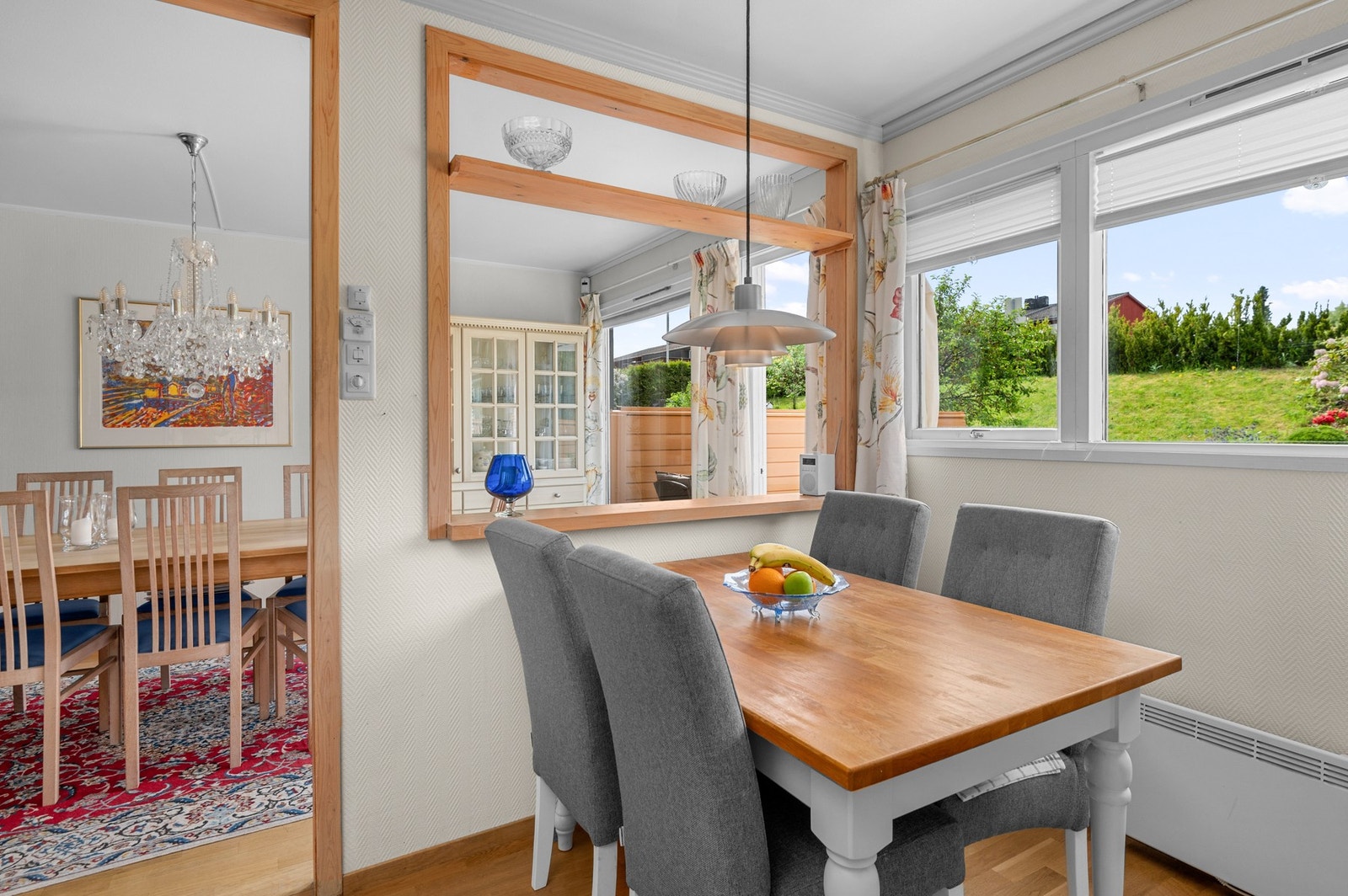 Kjøkkenet er på 10m2, og har også plass til spisebord. Galleribilde