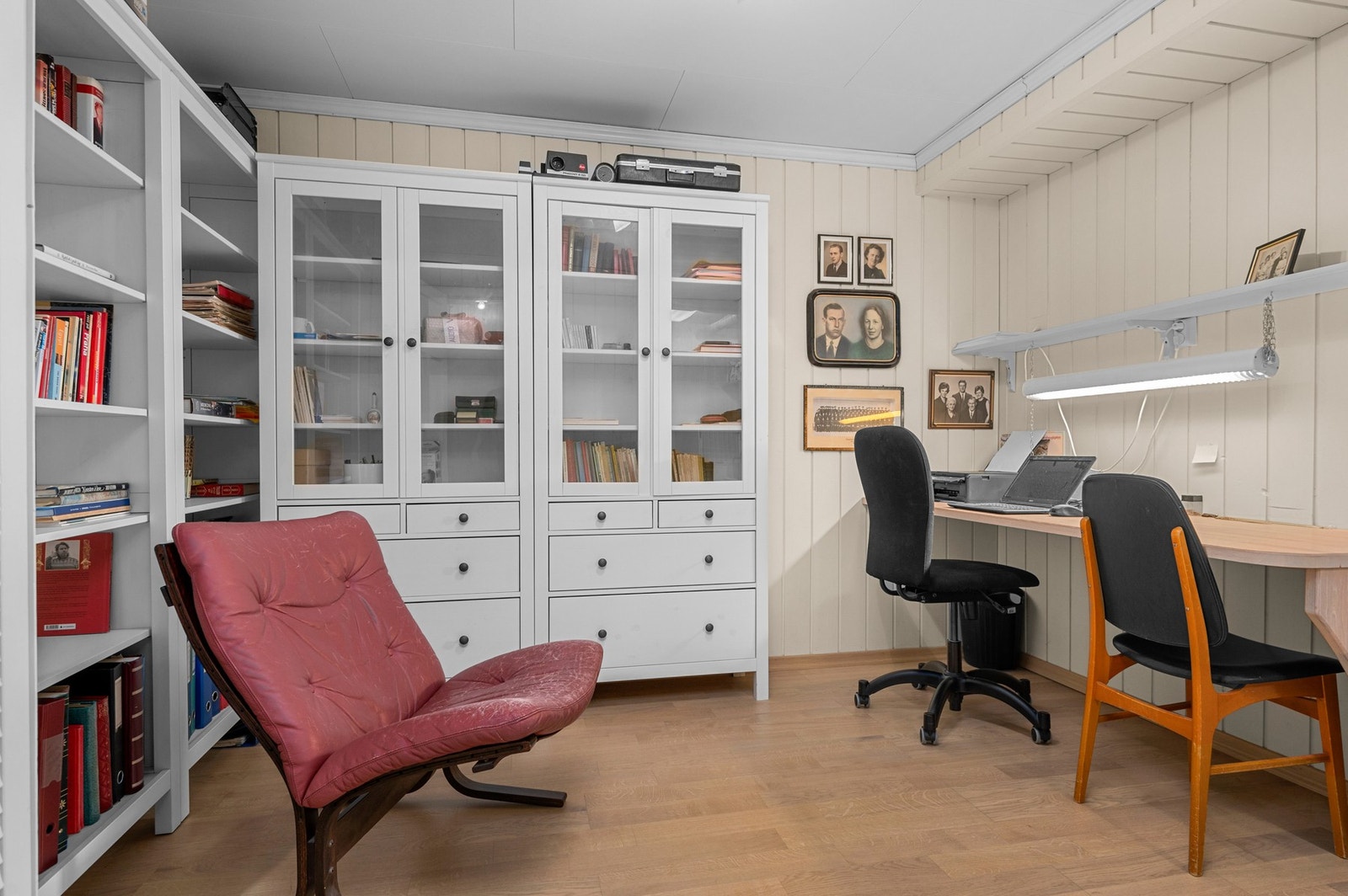 I unhderetasjen er det et arbeidsrom på 10m2, herfra er det inngang til bod og kjølerom. Galleribilde