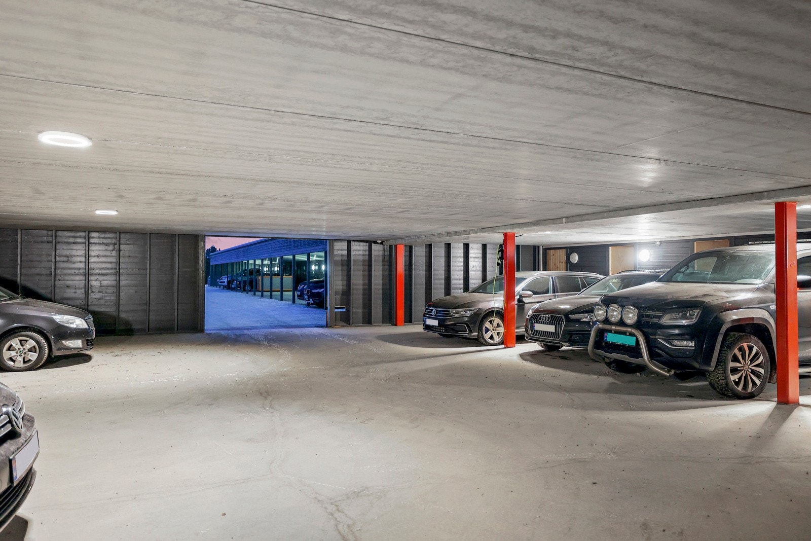 Garasjeplass med tilhørende sportsbod Galleribilde