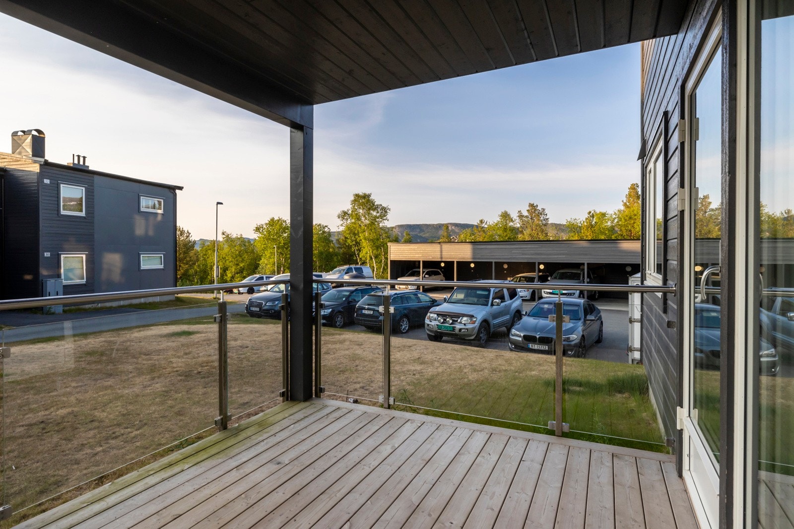 Overbygget terrasse med adkomst fra stua Galleribilde