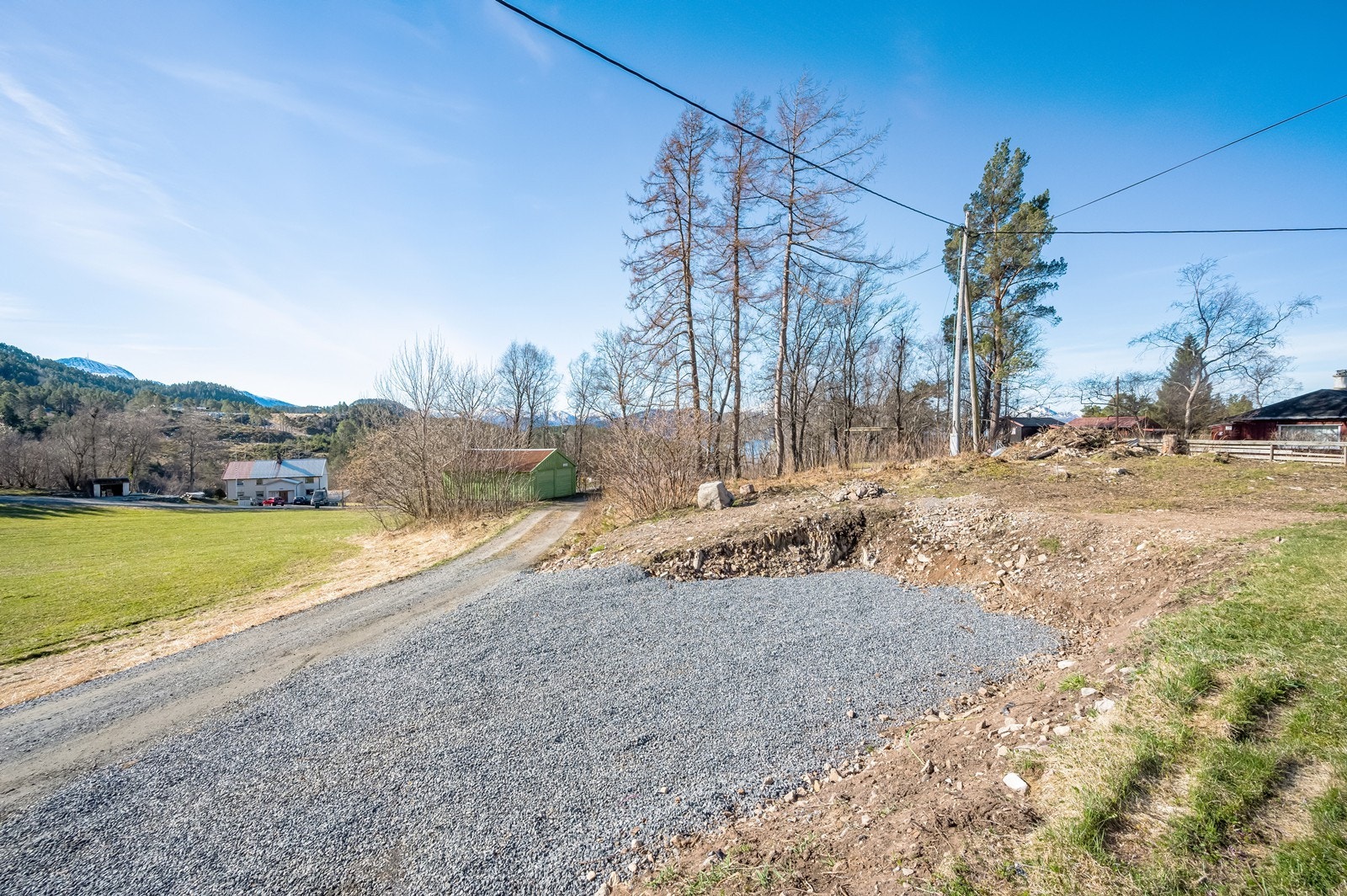 Planert område for oppsetting av garasje, området kan brukes som parkeringsplass. Galleribilde