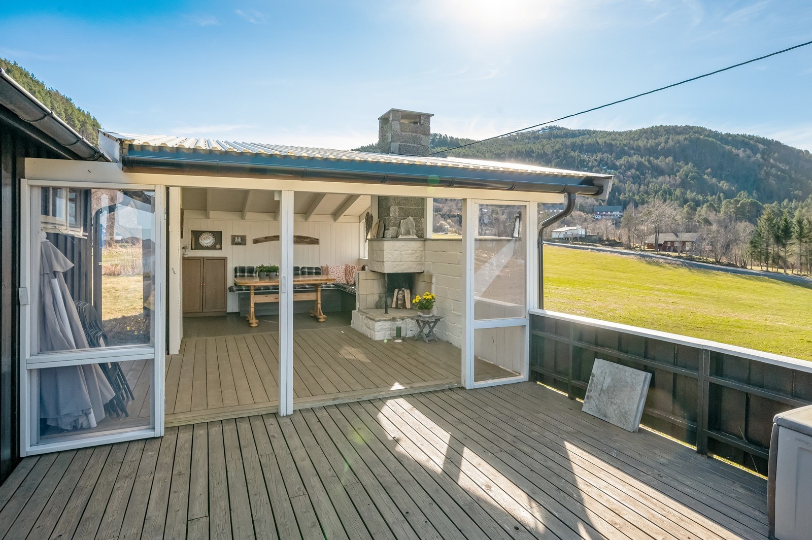 Tomten har gode sol- og utsiktsforhold. Galleribilde