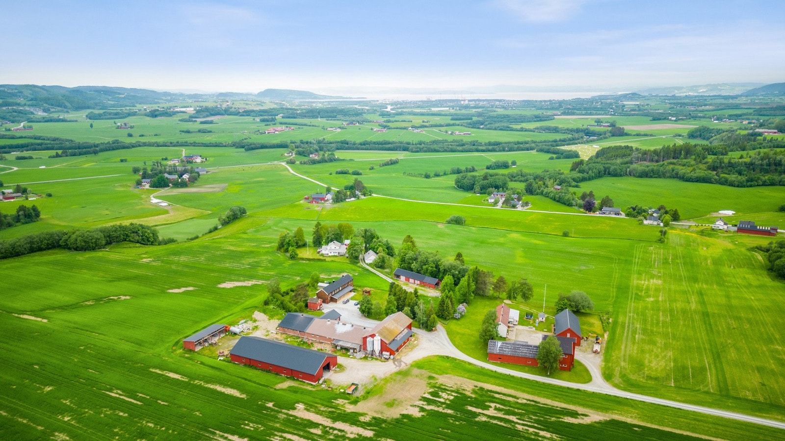 Eiendommen ligger ca 3,5 km til stiklestad ( skole) og ca 8 km til Verdal sentrum. Galleribilde