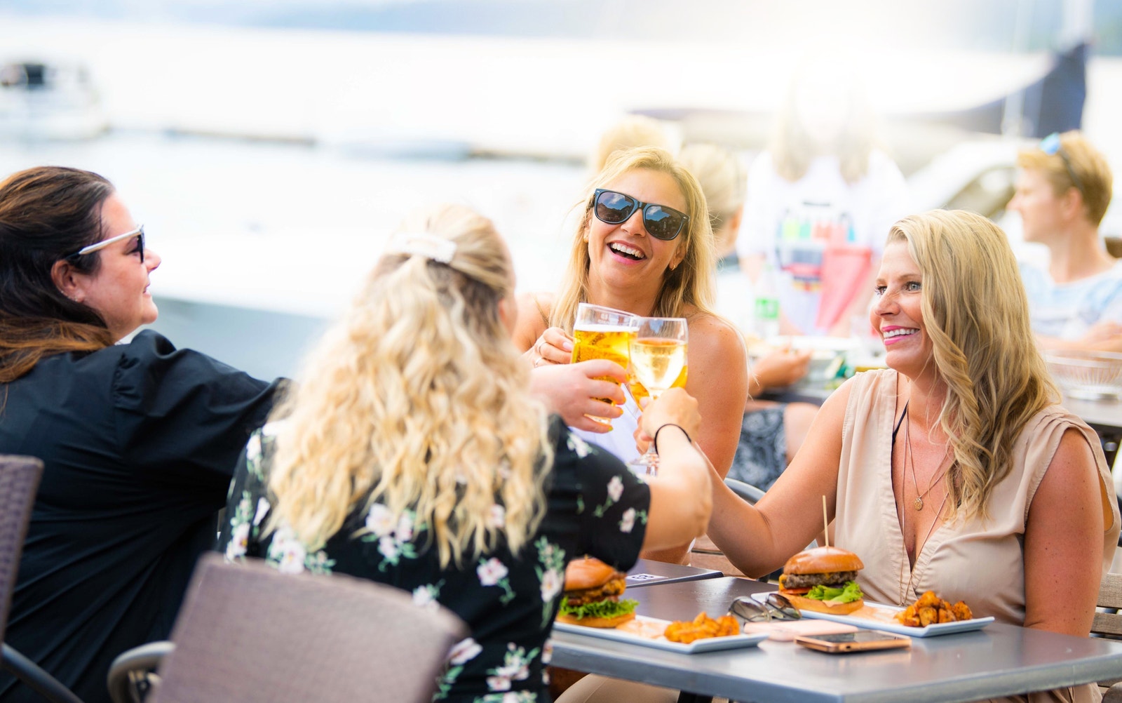 Stemning rundt bordet. Galleribilde