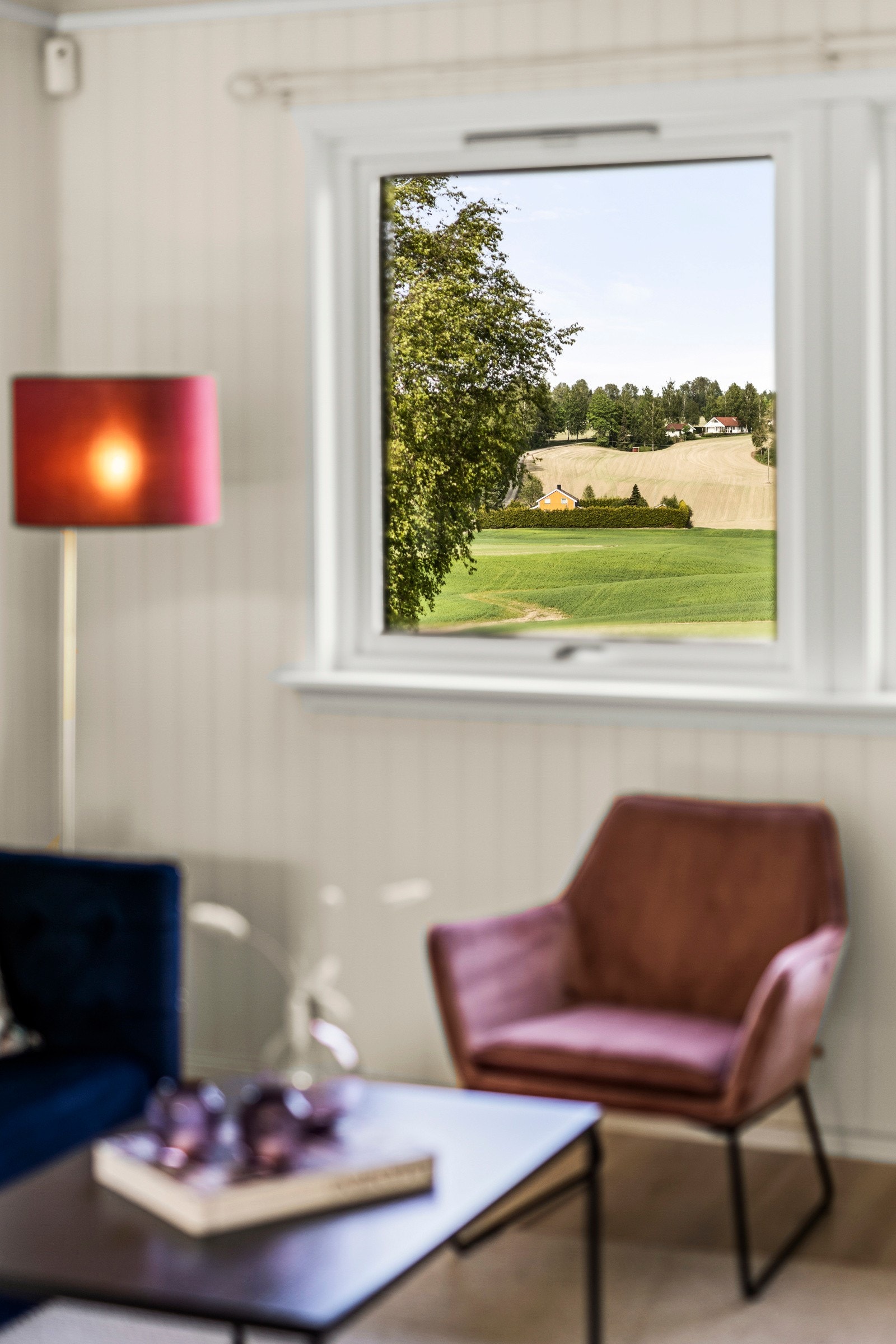 Flott utsikt fra store vindusflater Galleribilde