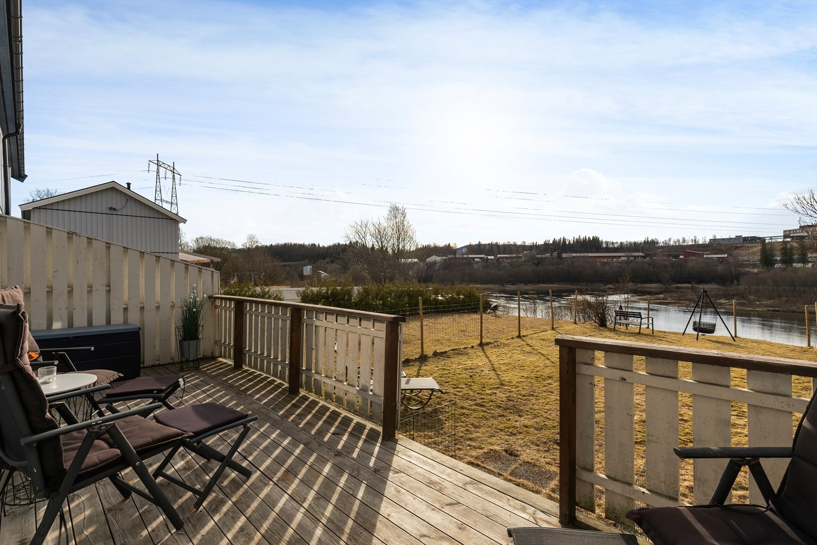 Terrasse vendt mot hagen Galleribilde