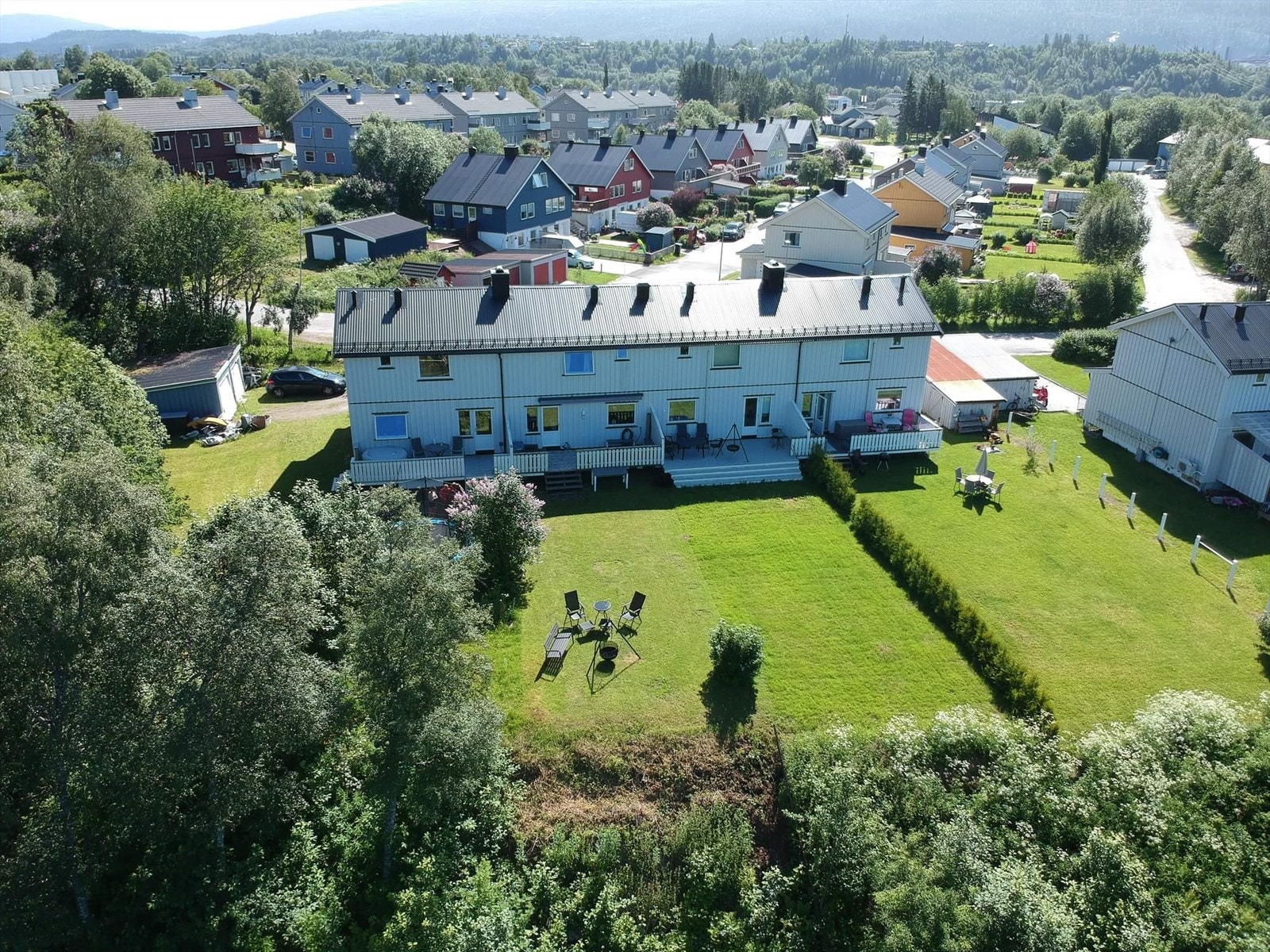 Solrik tomt med lang solgang Galleribilde