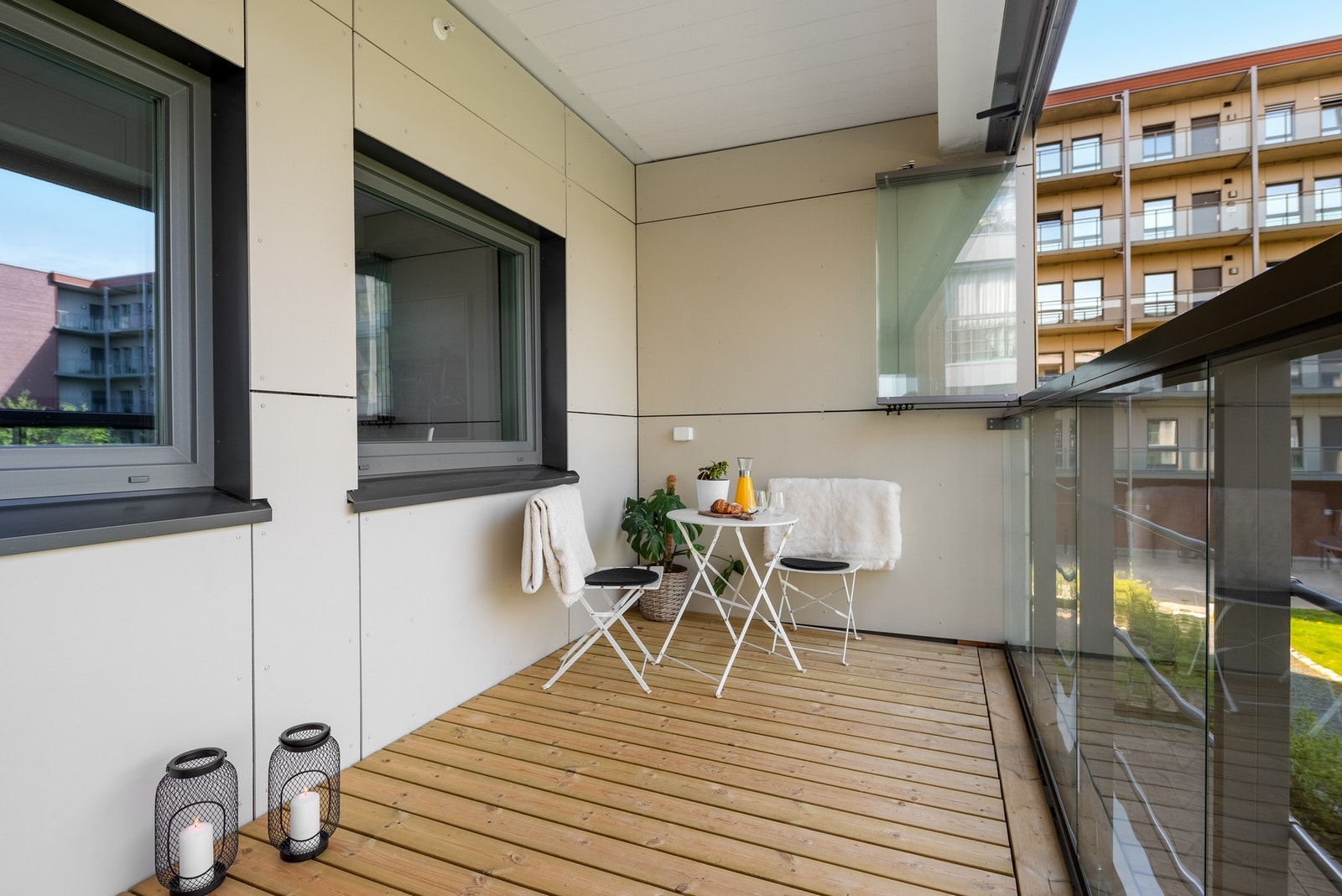 Her har du god plass til sittegruppe og grill Galleribilde