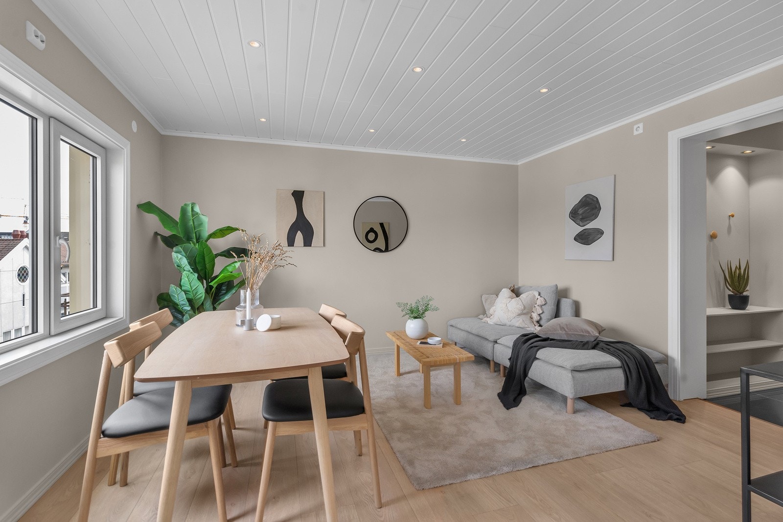 Lys og romslig stue Galleribilde