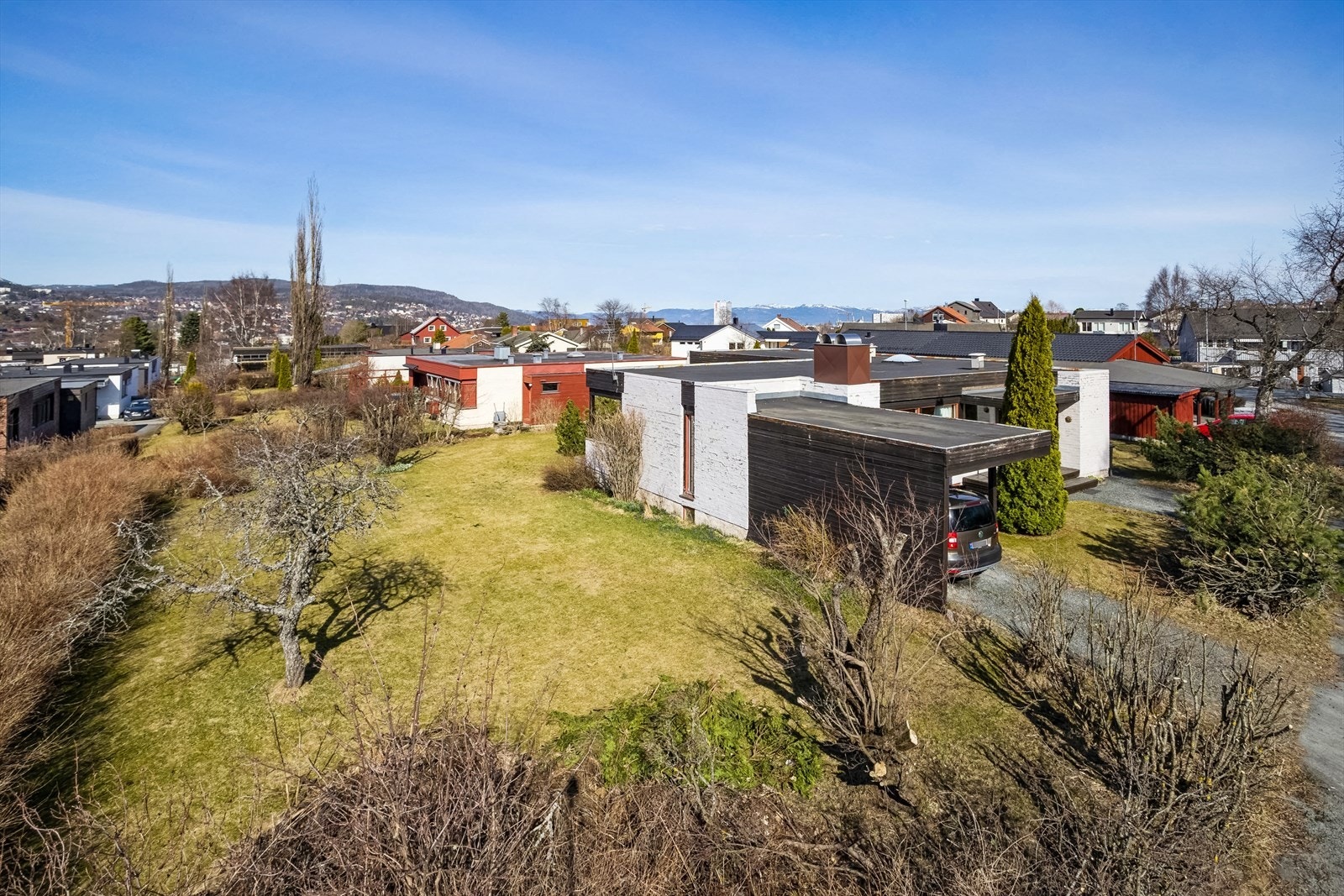 Solrikt og barnevennlig, eksklusivt og stilfult, sentralt og rolig er bare noen av superlativene som beskriver Sunnland. Galleribilde
