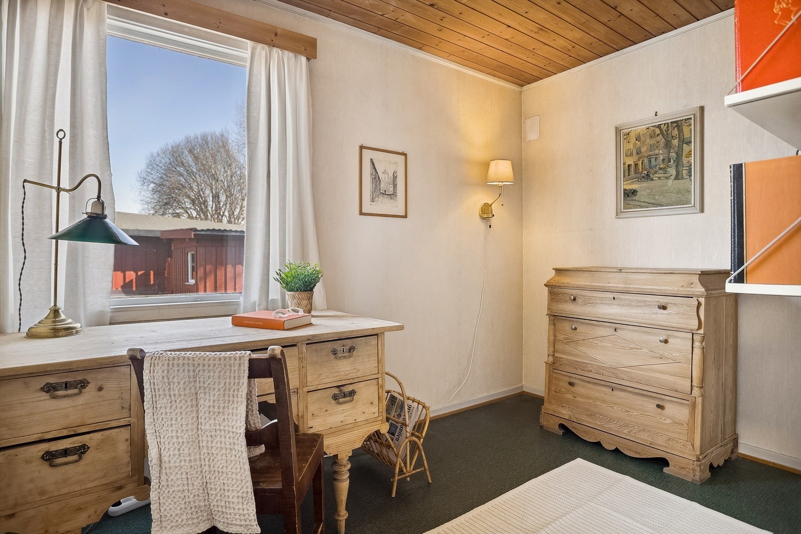 1.etasje: Kontor/soverom på ca. 6,5 m². Galleribilde