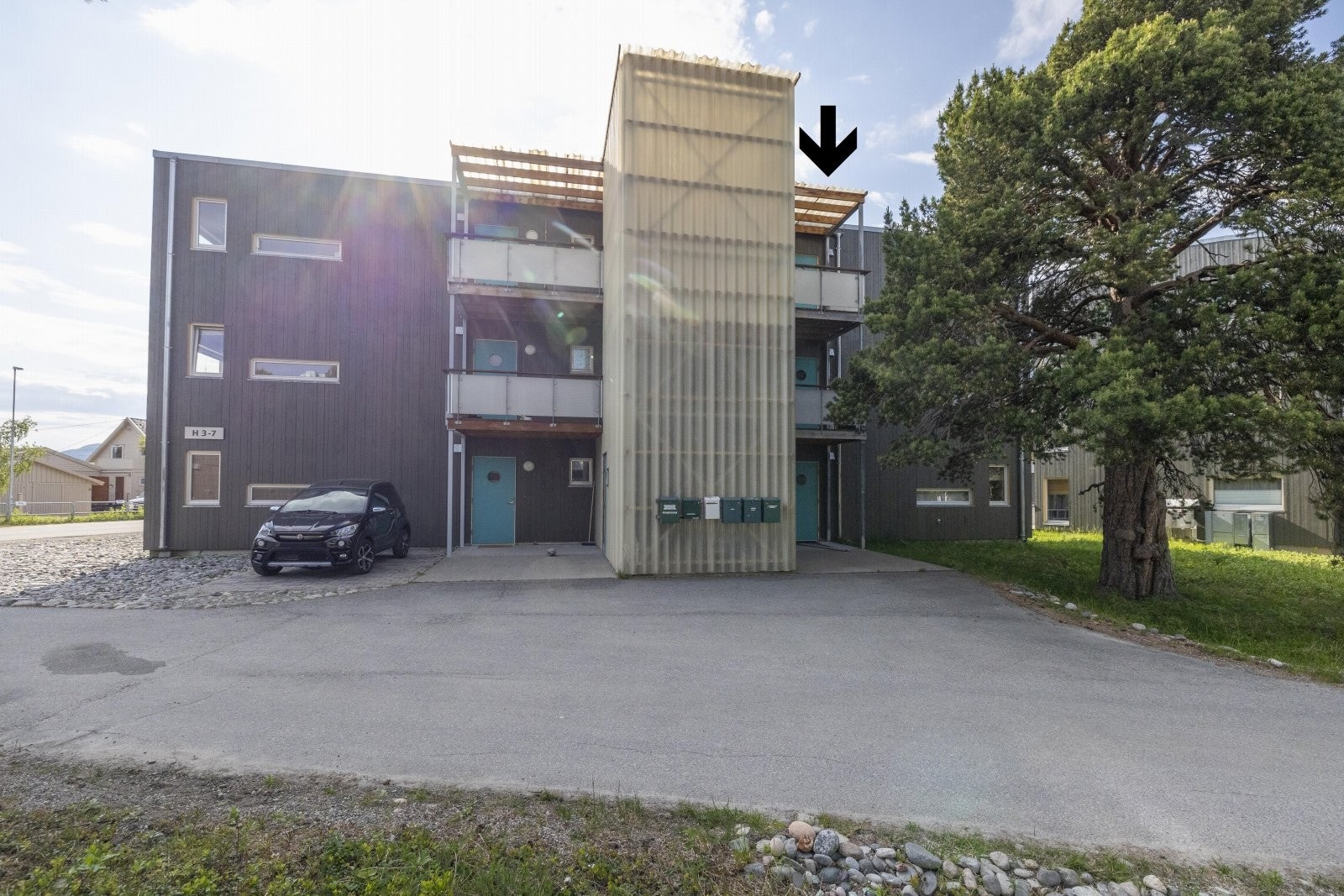 Trappoppgang til overbygd inngangsparti i 3. etasje Galleribilde
