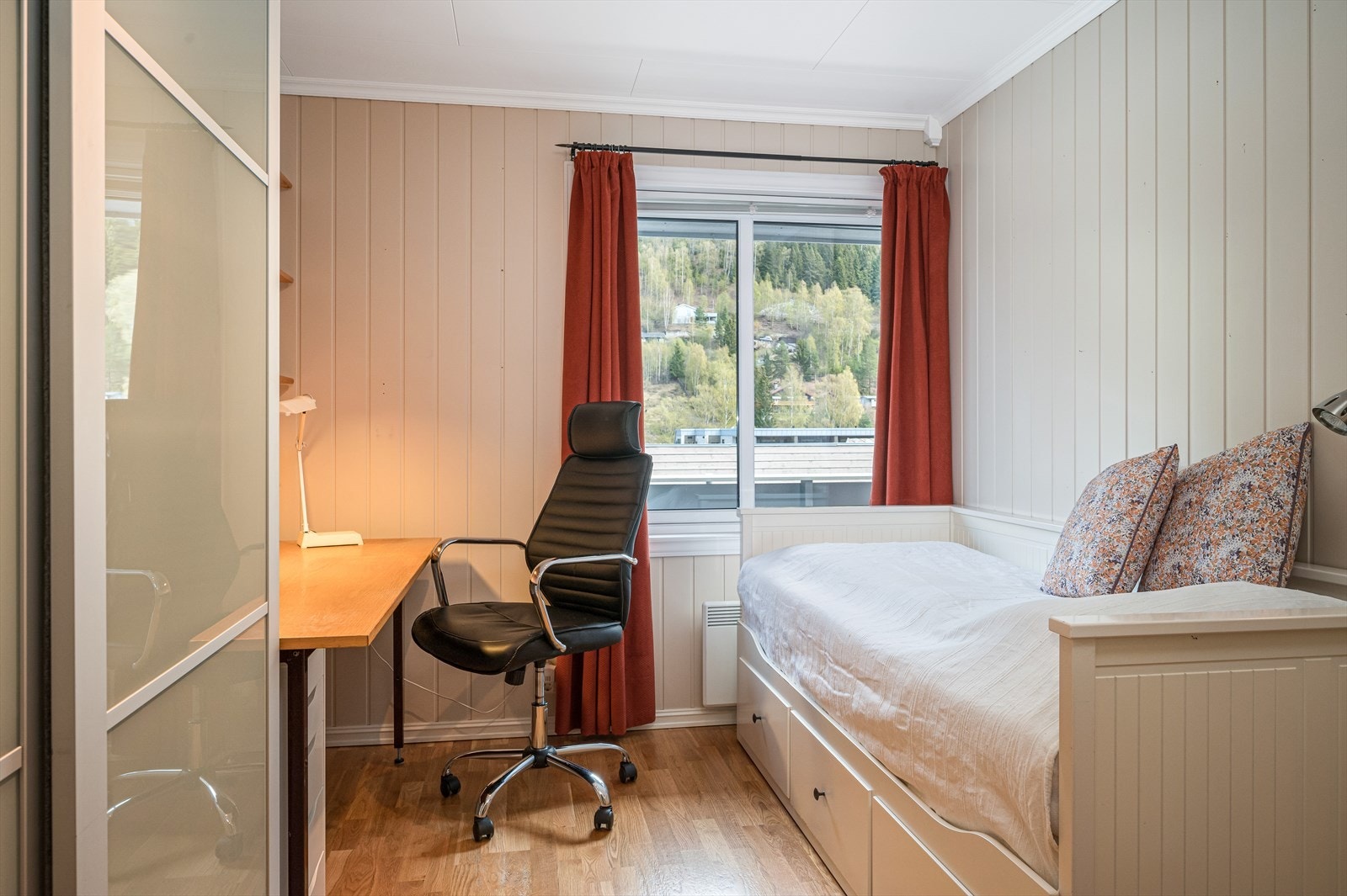 Det andre soverommet kan fint også brukes som kontor eller lignende. Galleribilde