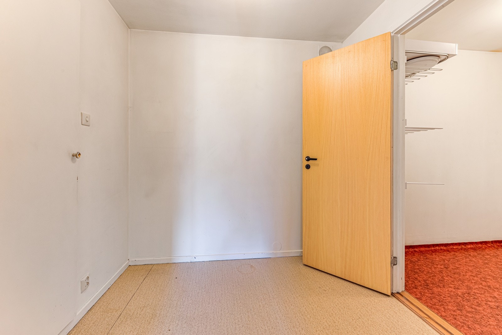 Bod/disponibelt rom med tilkomst til vaskerommet Galleribilde