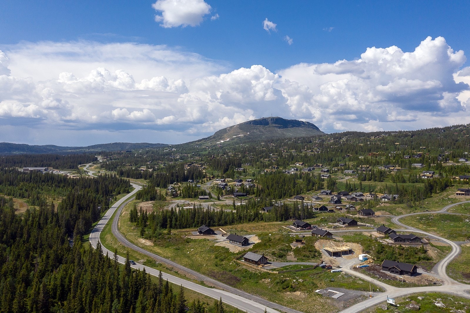 På sommerstid er det både sykkel, fotturer i skog og fjell og 18-hulls golfbane som lokker. Galleribilde