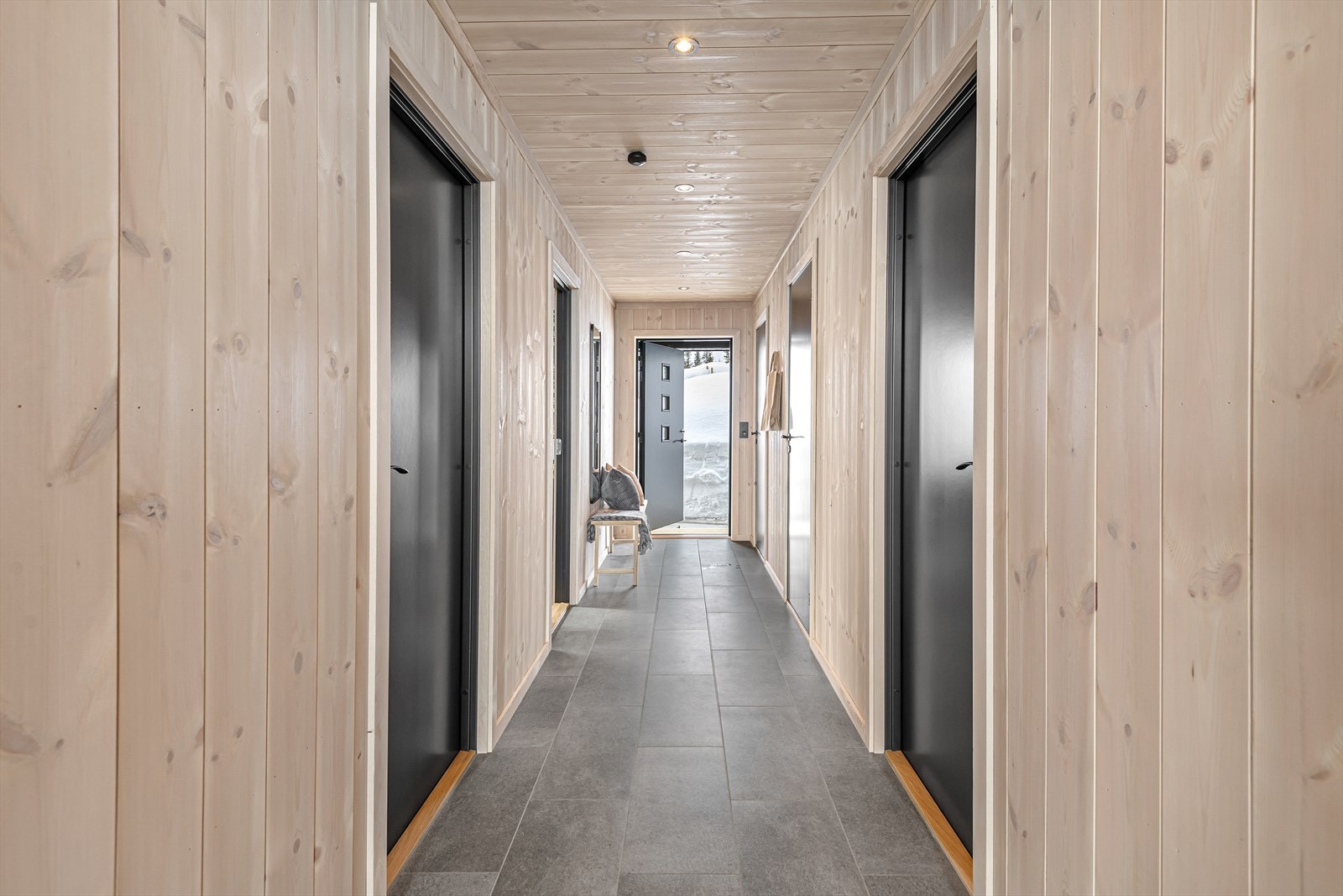 Velkommen inn - en hytte med gjennomgående høy standard. Galleribilde