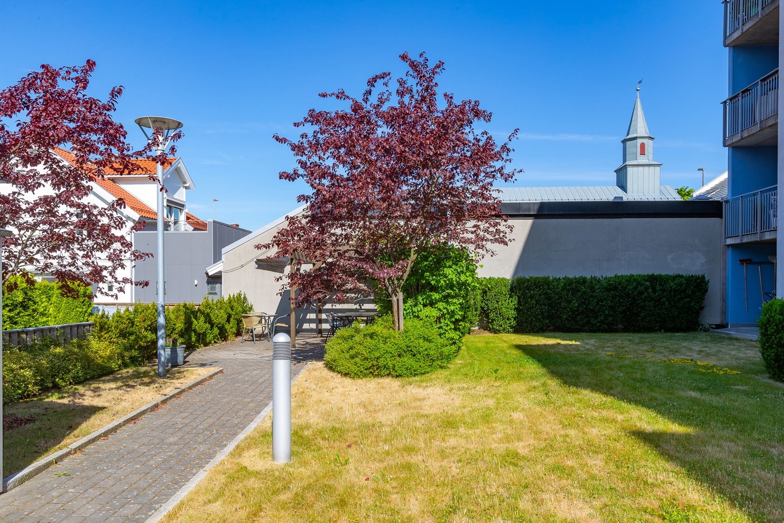 Hyggelig bakhage Galleribilde