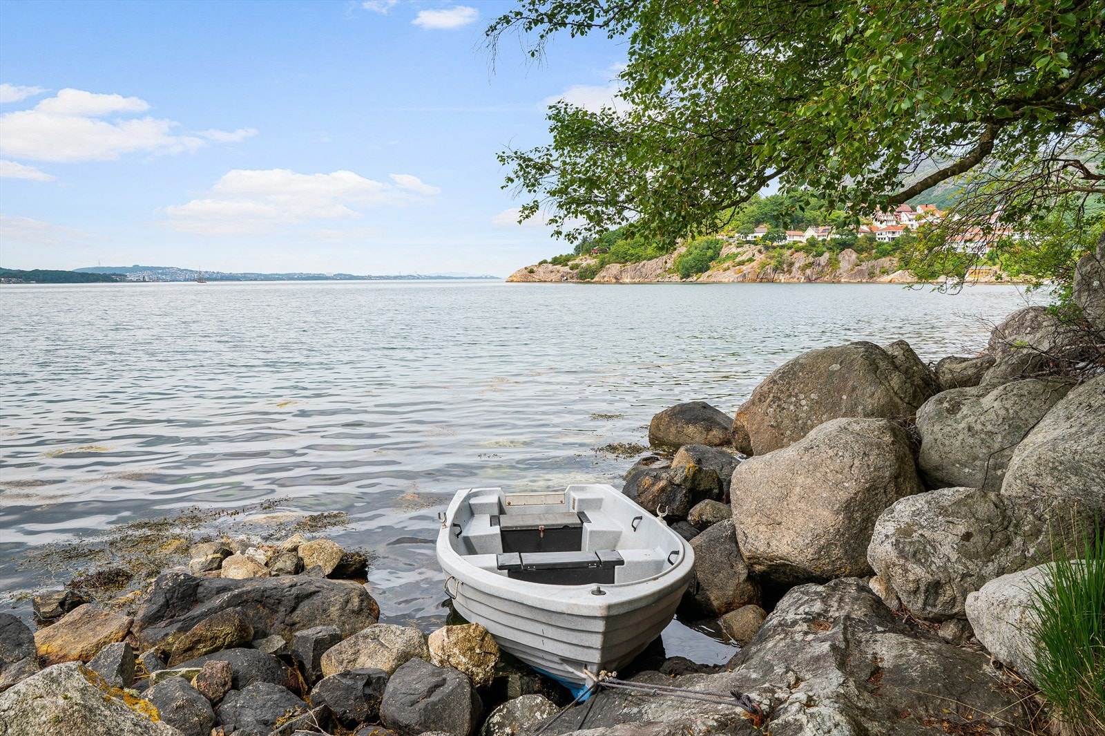 Tinglyst båtopptrekk rett nedenfor hytta Galleribilde