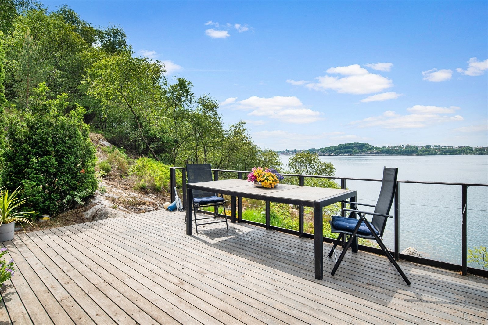 Romslig terrasse Galleribilde