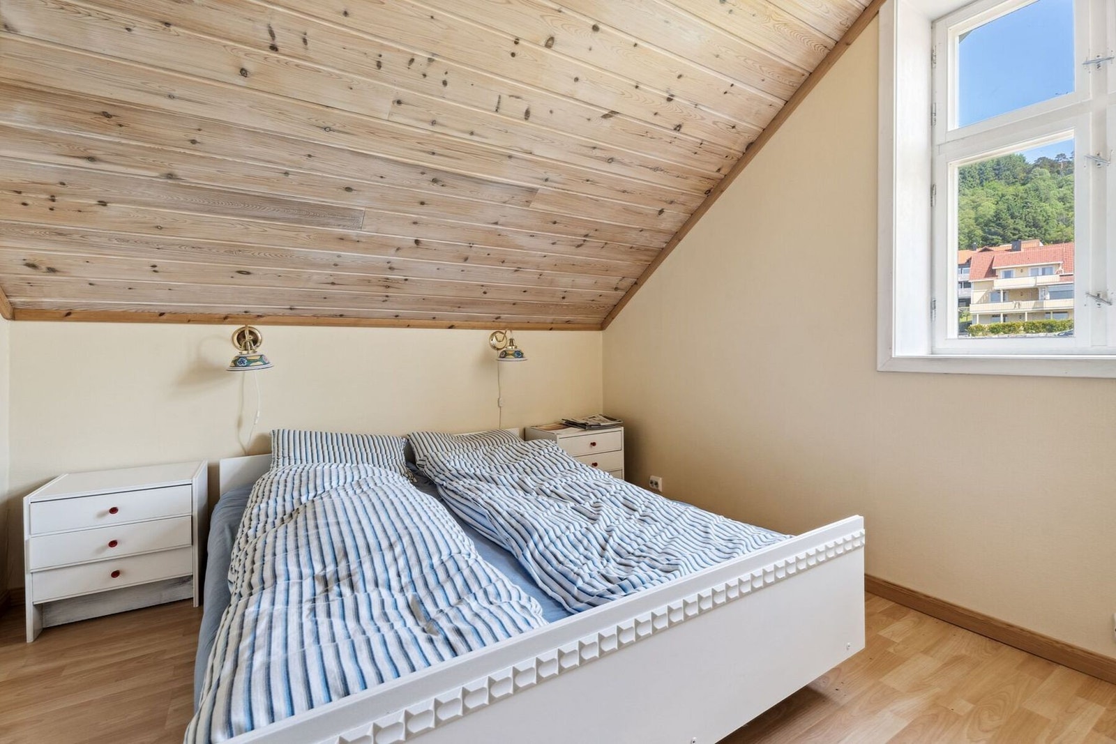 Boligen har to soverom av god størrelse, her er soverom 1. Galleribilde