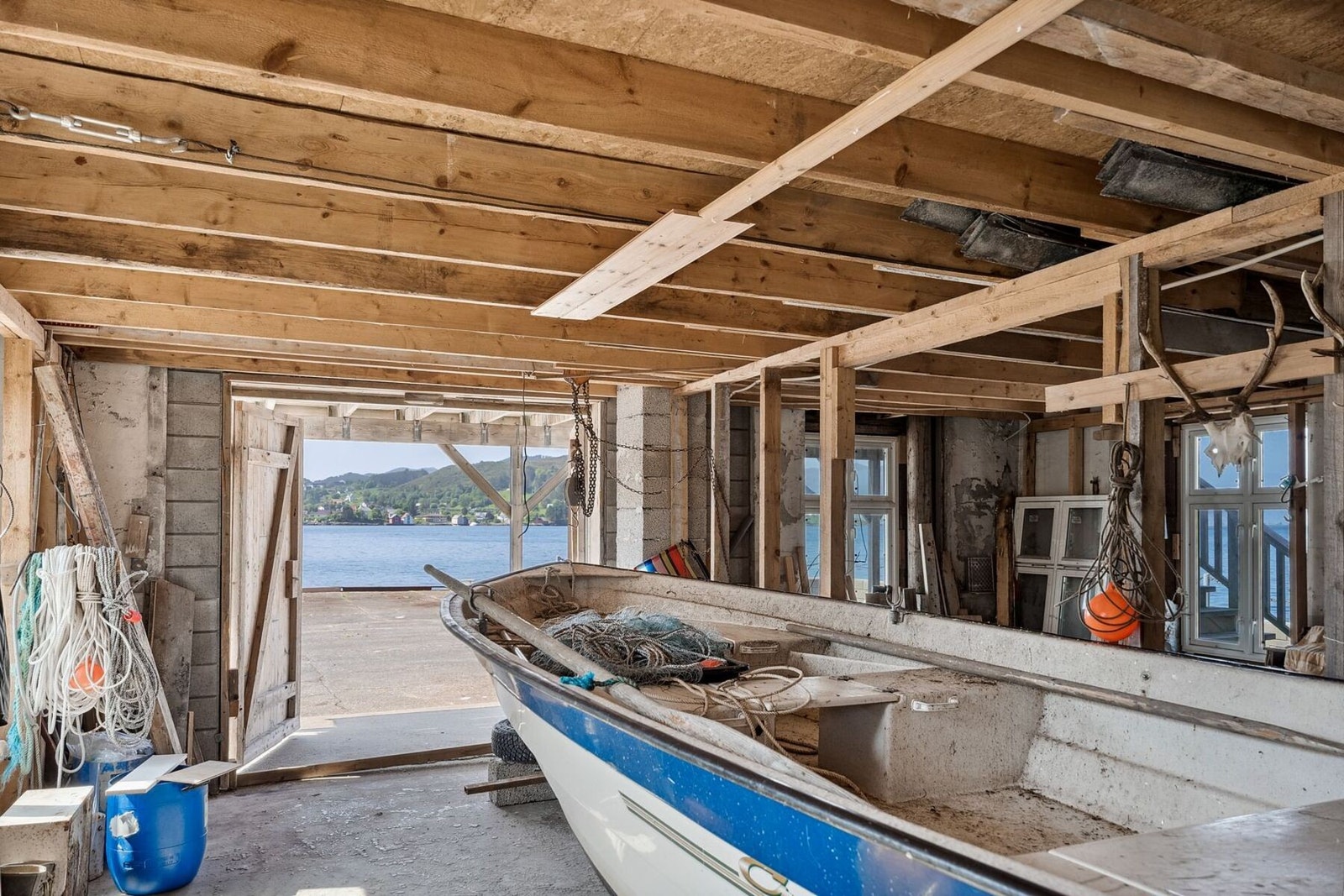 Kjekt rom for lagring av båt og diverse utstyr. Galleribilde