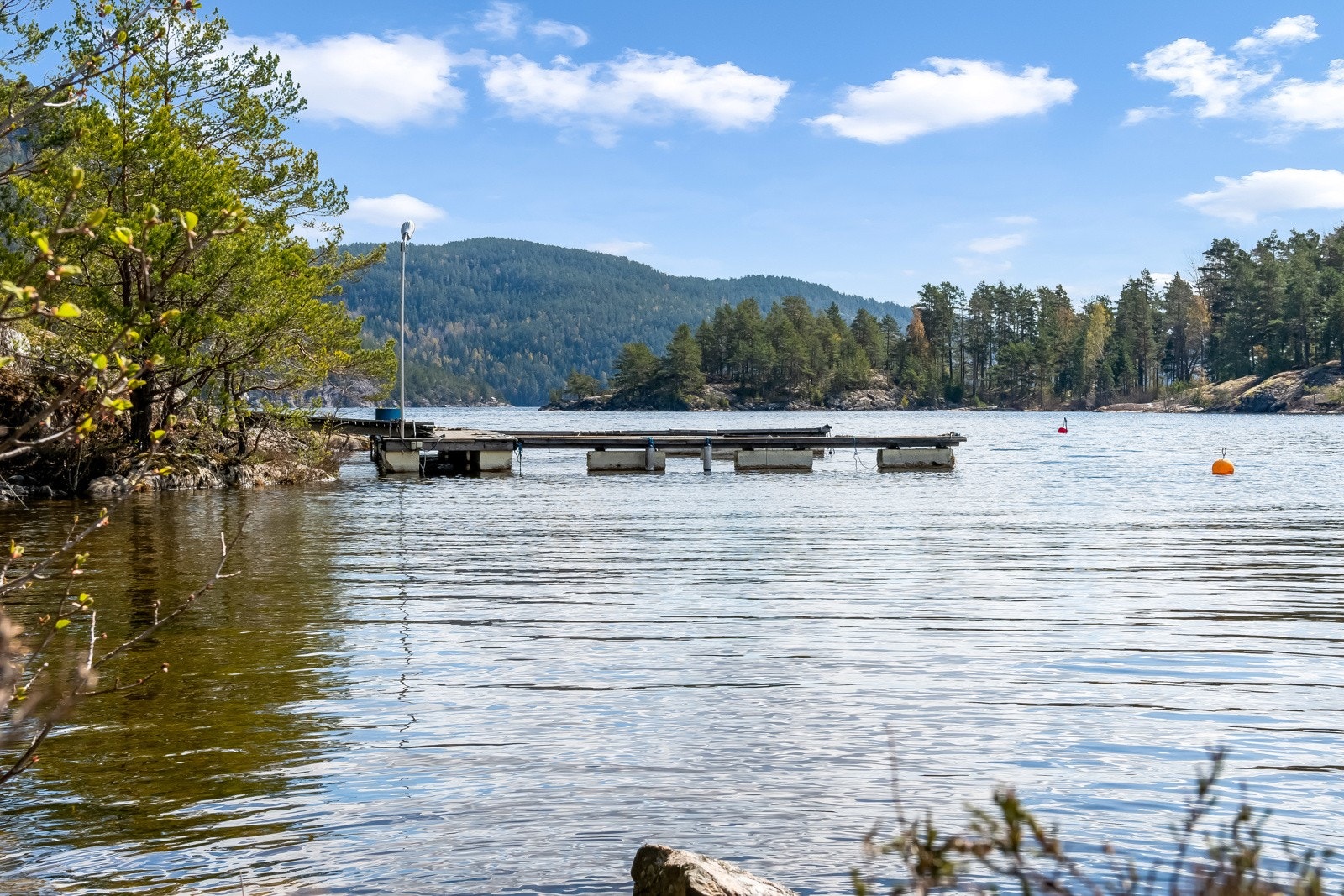 Brygge rett nedenfor hytta Galleribilde