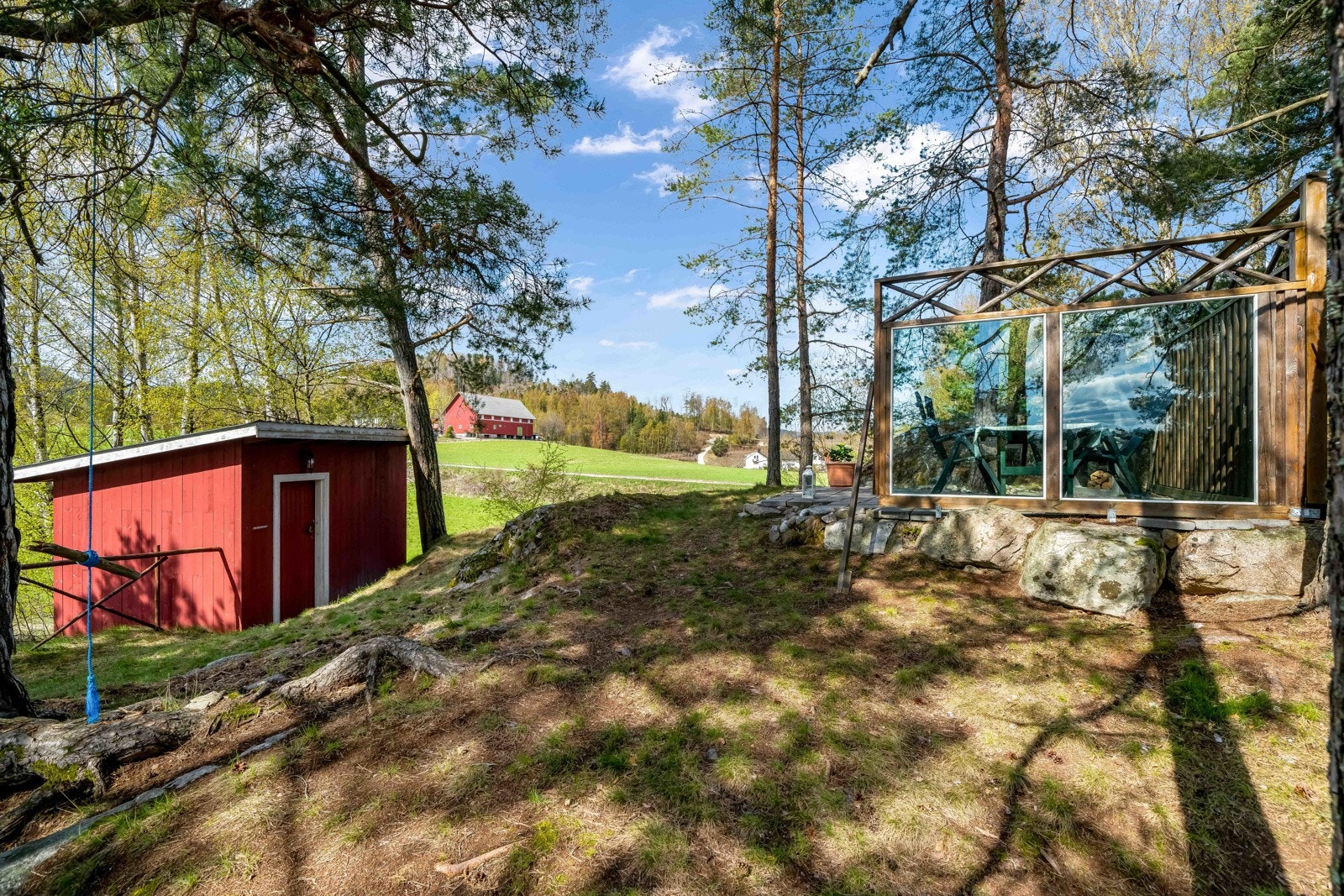 Uthus med utedo Galleribilde